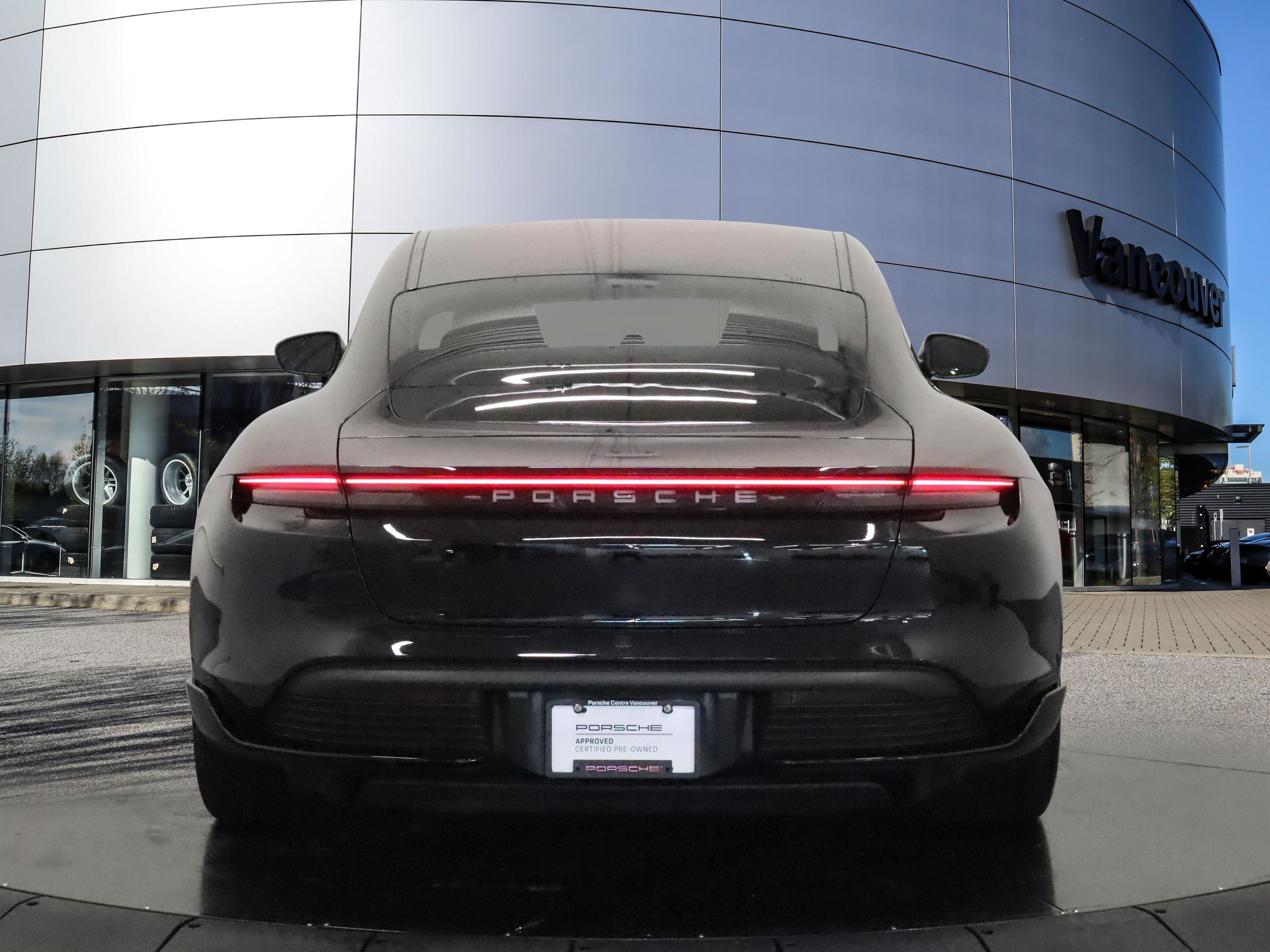 Porsche Taycan  2020 à Vancouver, Colombie-Britannique