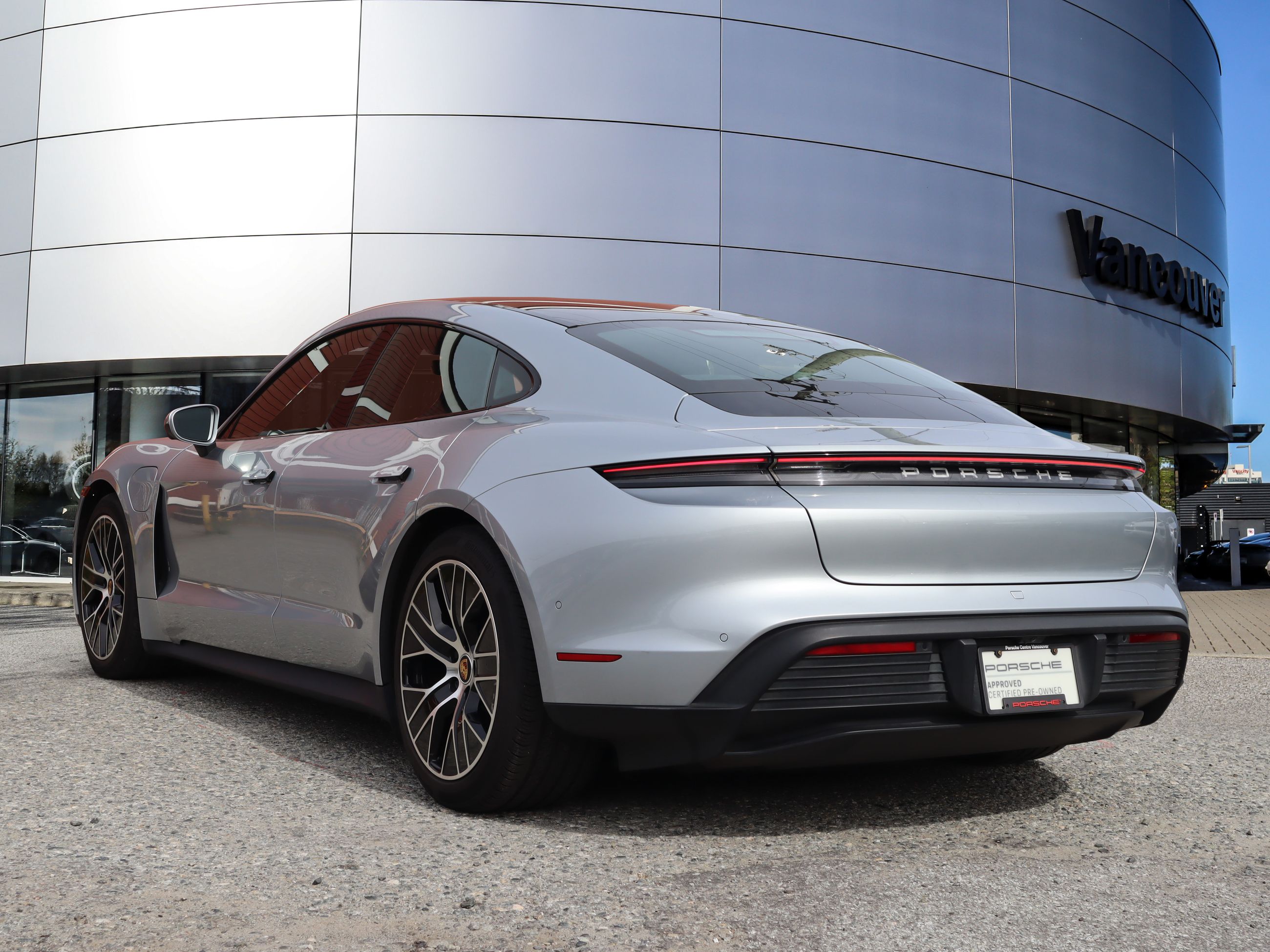 Porsche Taycan  2020 à Vancouver, Colombie-Britannique