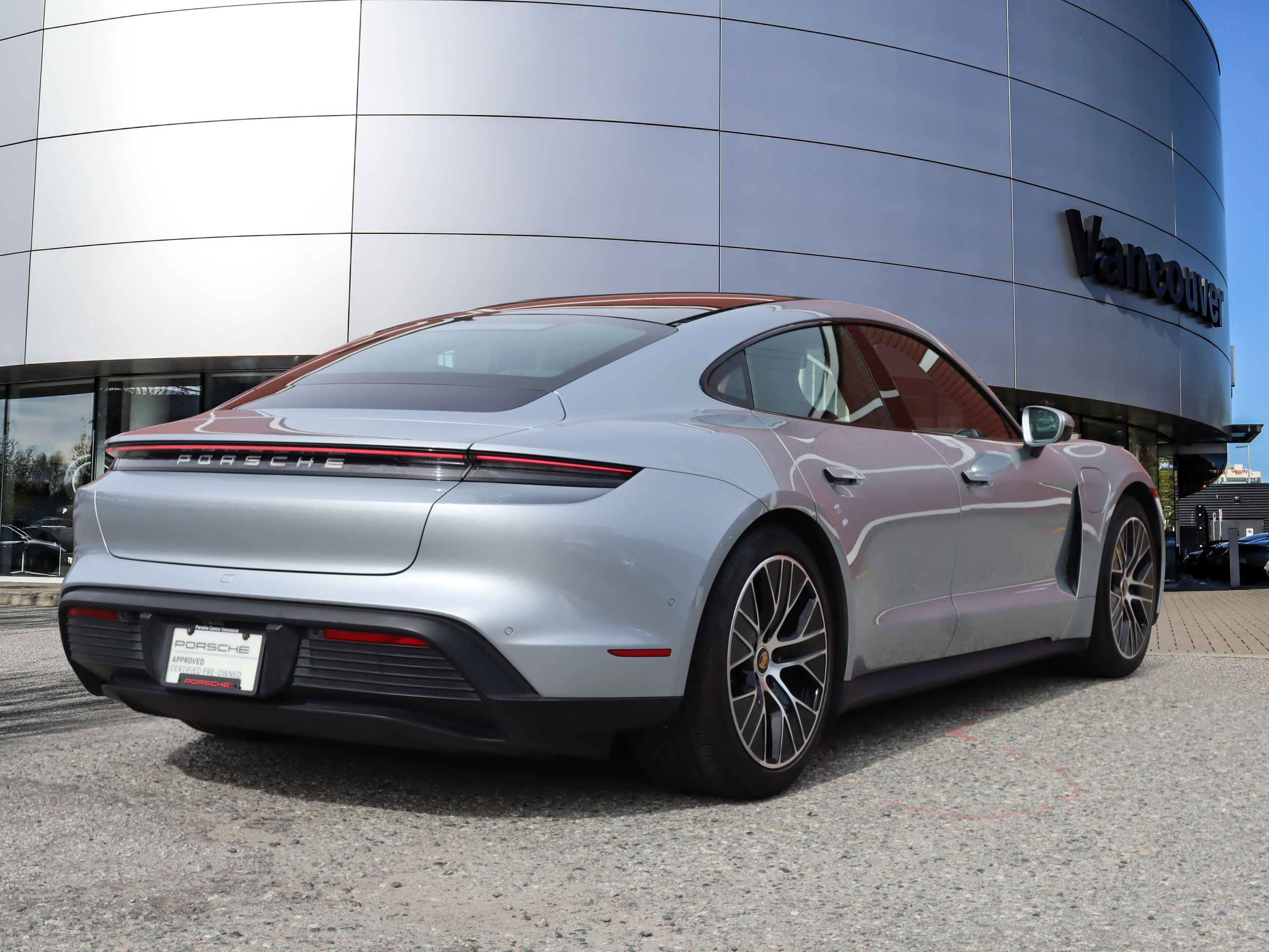 Porsche Taycan  2020 à Vancouver, Colombie-Britannique