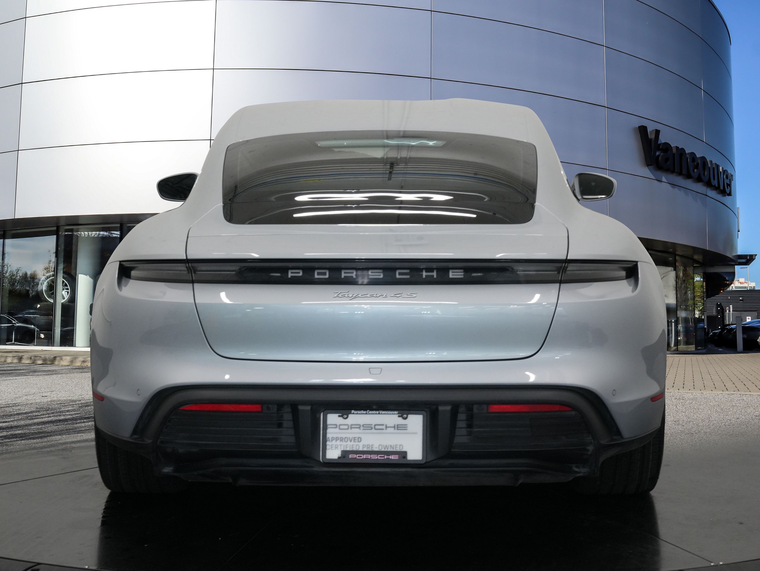 Porsche Taycan  2021 à Vancouver, Colombie-Britannique