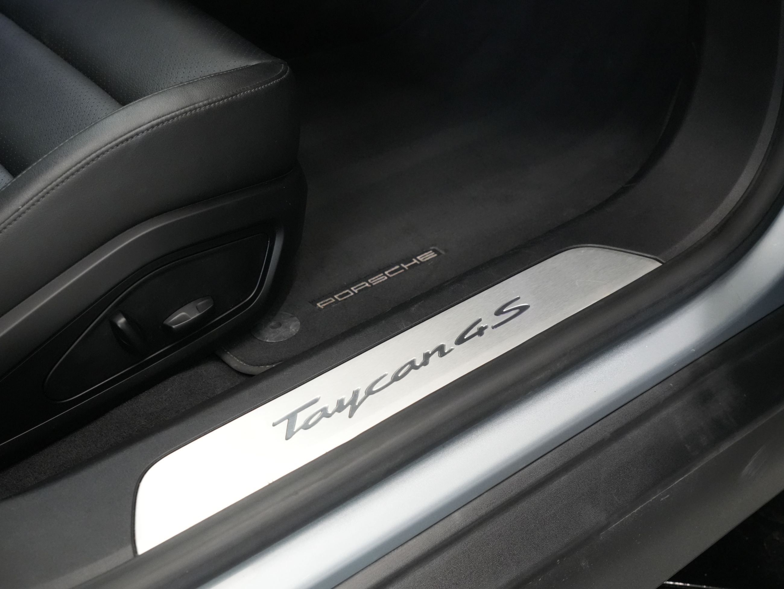 Porsche Taycan  2021 à Vancouver, Colombie-Britannique