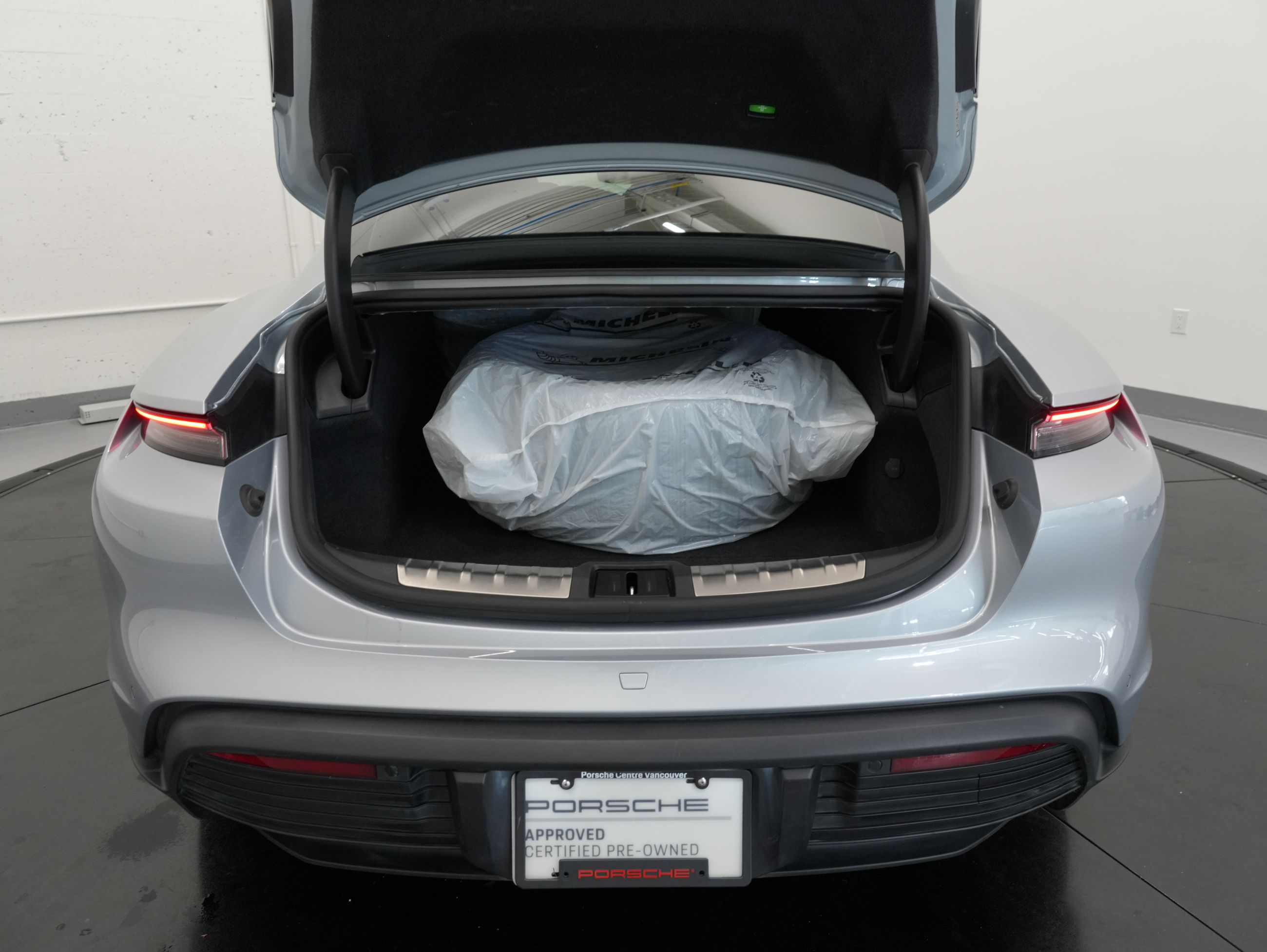 Porsche Taycan  2021 à Vancouver, Colombie-Britannique