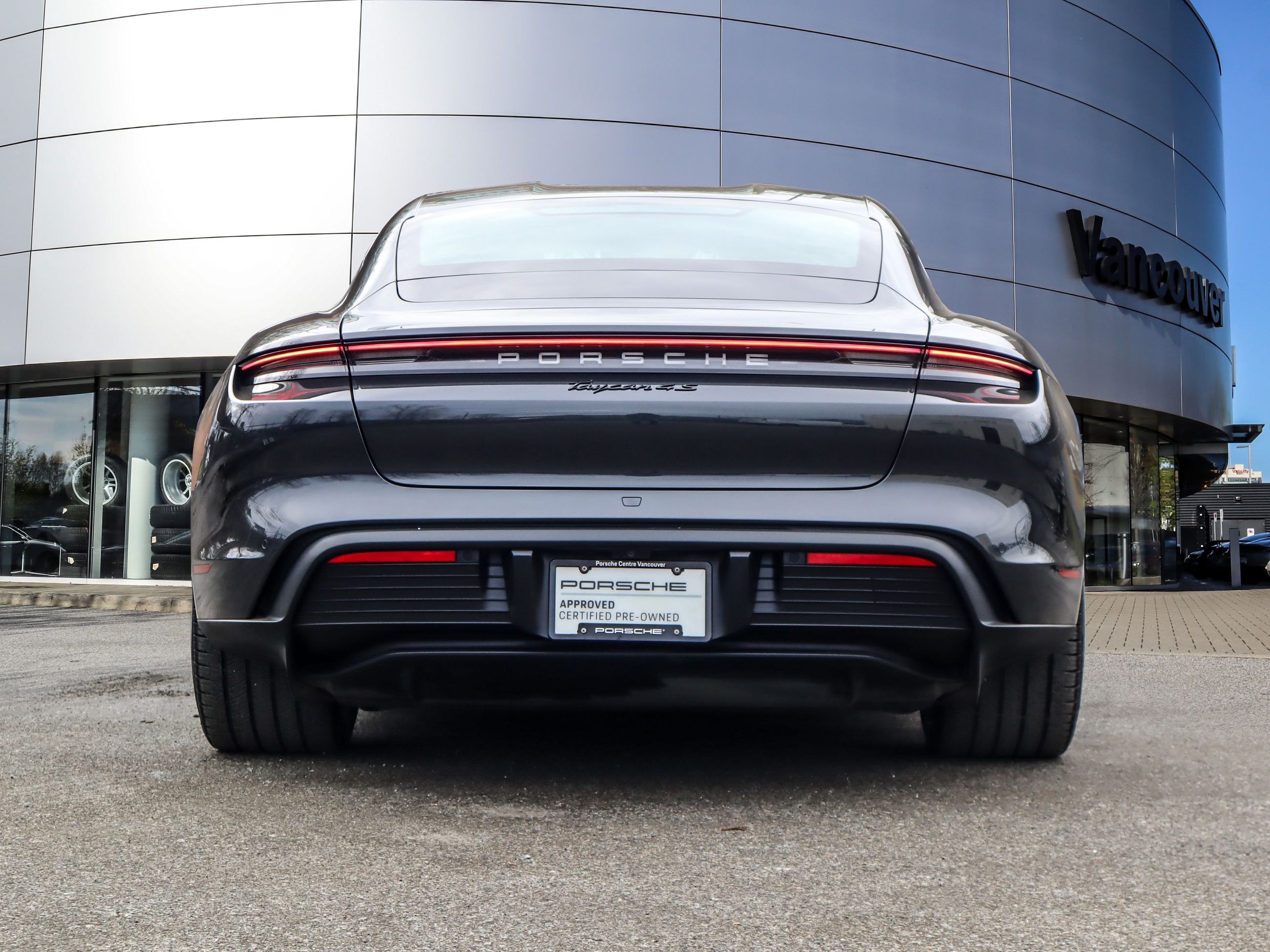 Porsche Taycan  2022 à Vancouver, Colombie-Britannique