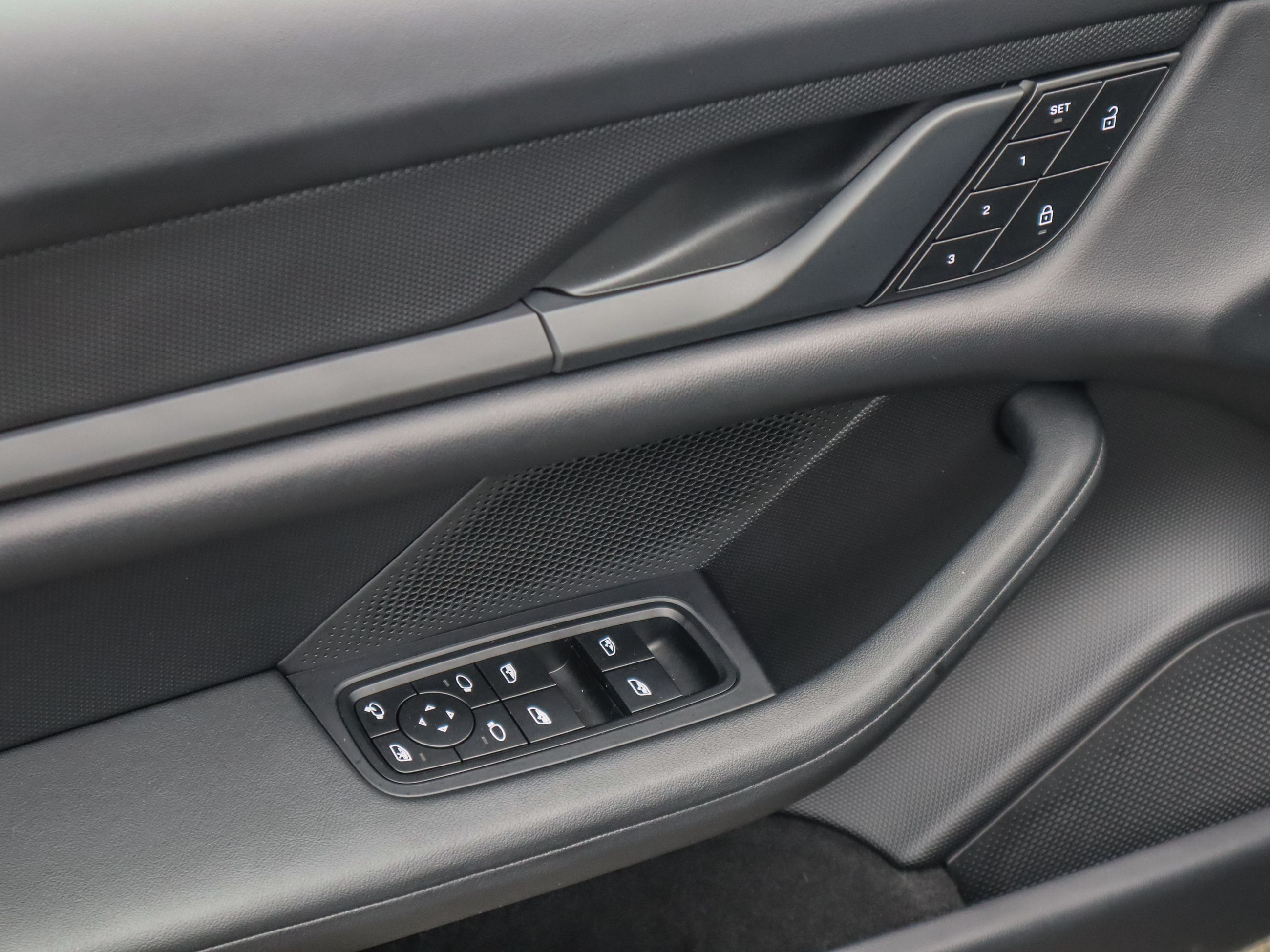 Porsche Taycan  2022 à Vancouver, Colombie-Britannique