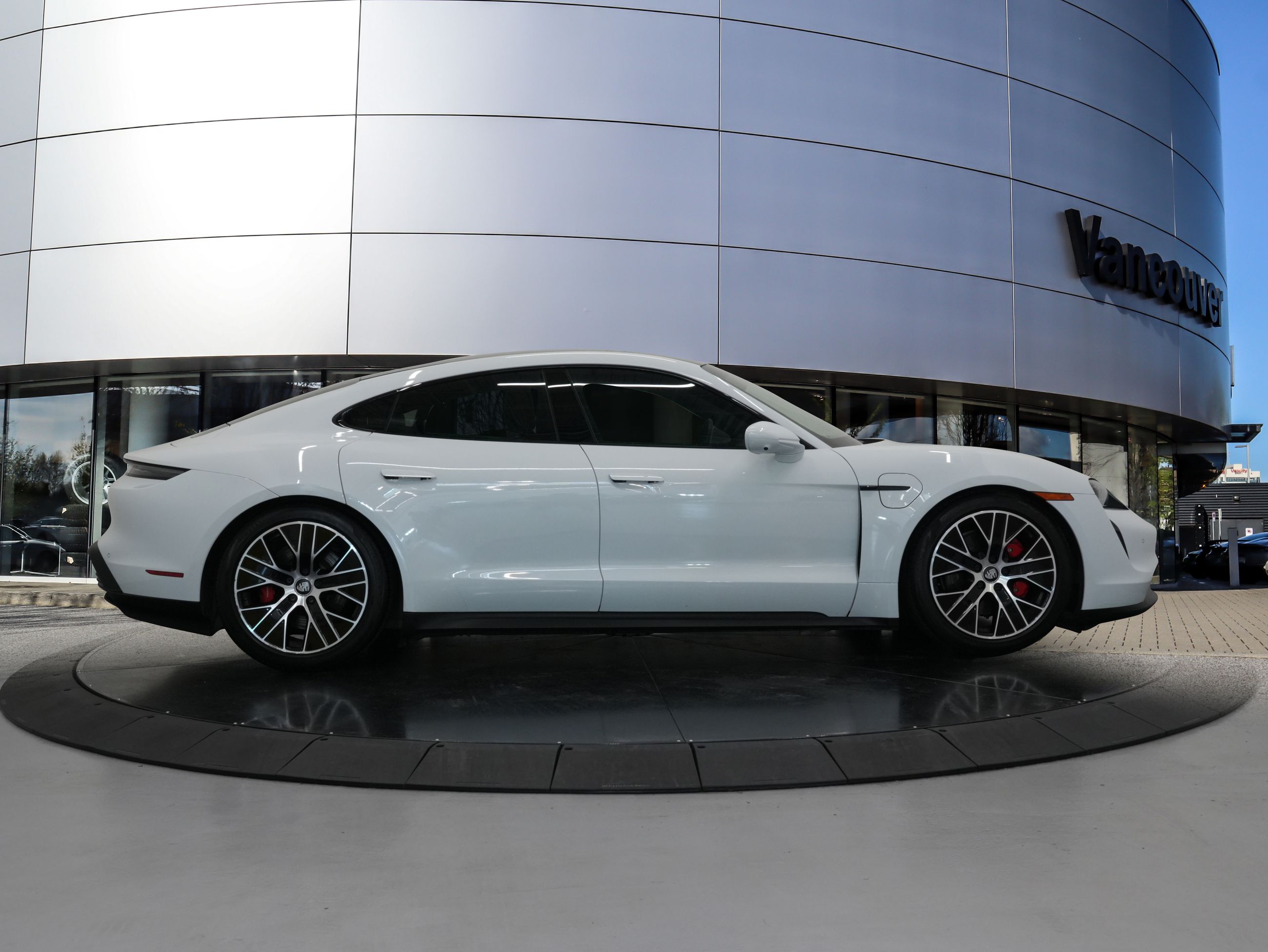 Porsche Taycan  2022 à Vancouver, Colombie-Britannique
