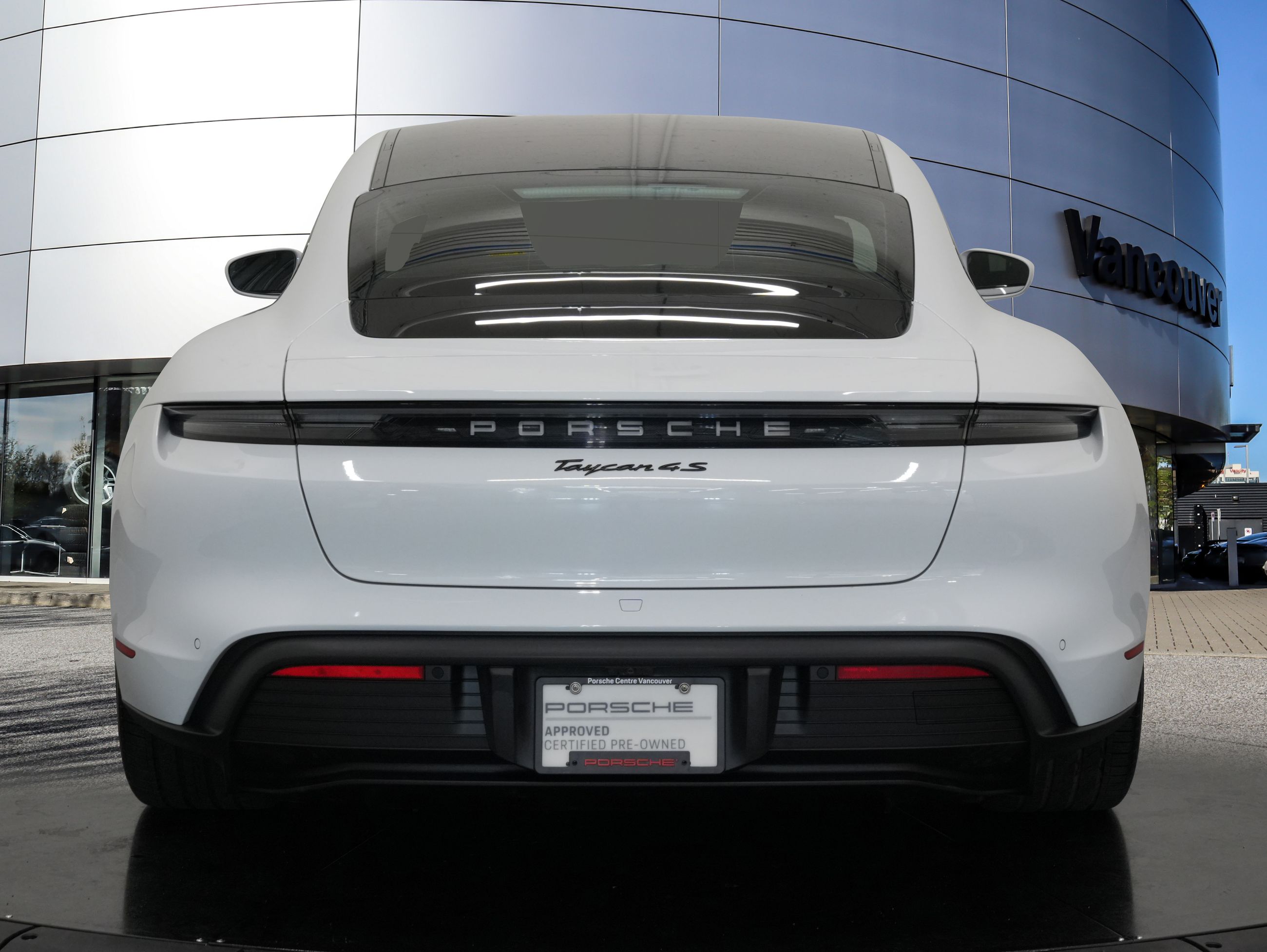 Porsche Taycan  2022 à Vancouver, Colombie-Britannique