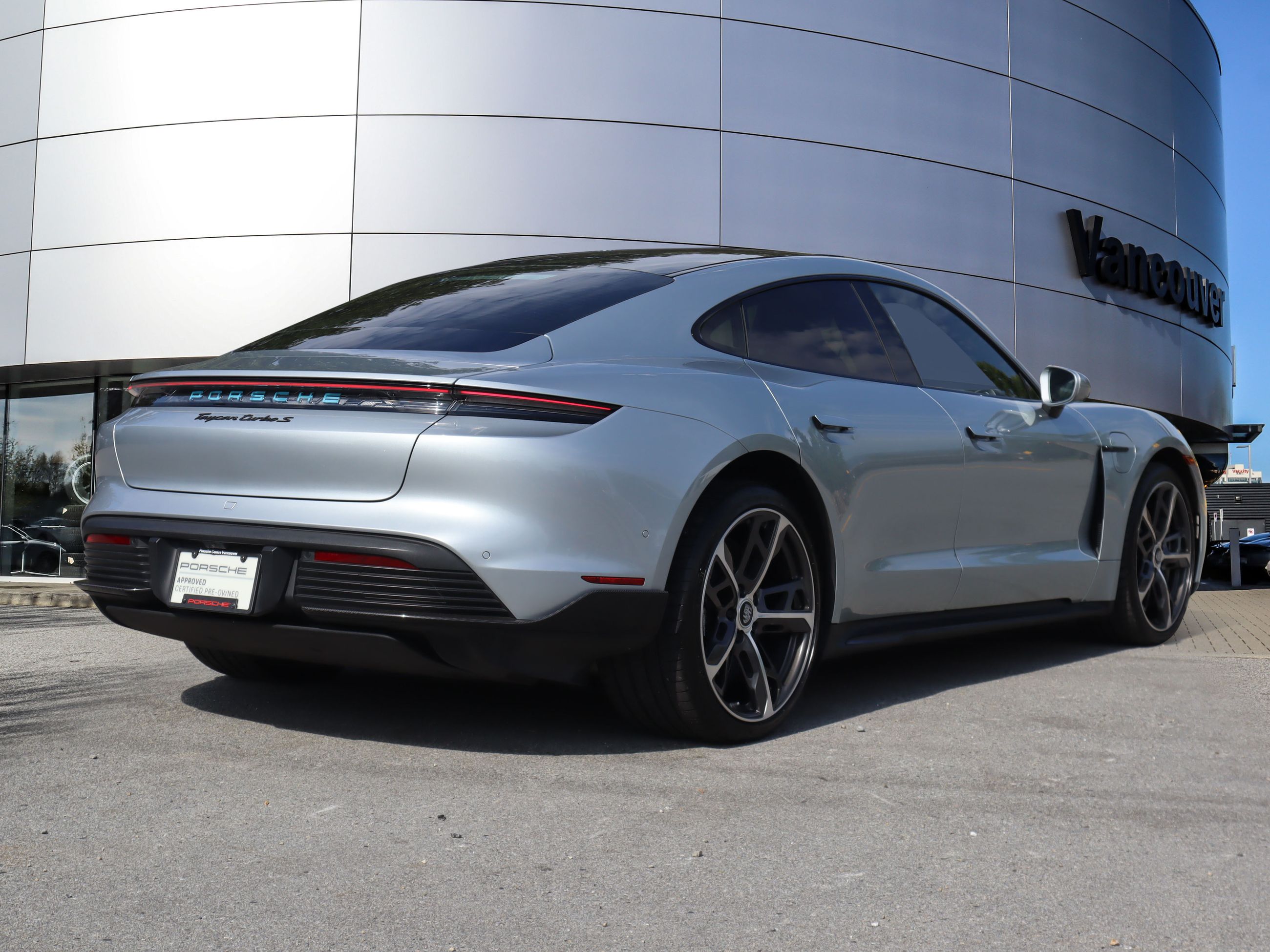 Porsche Taycan  2023 à Vancouver, Colombie-Britannique