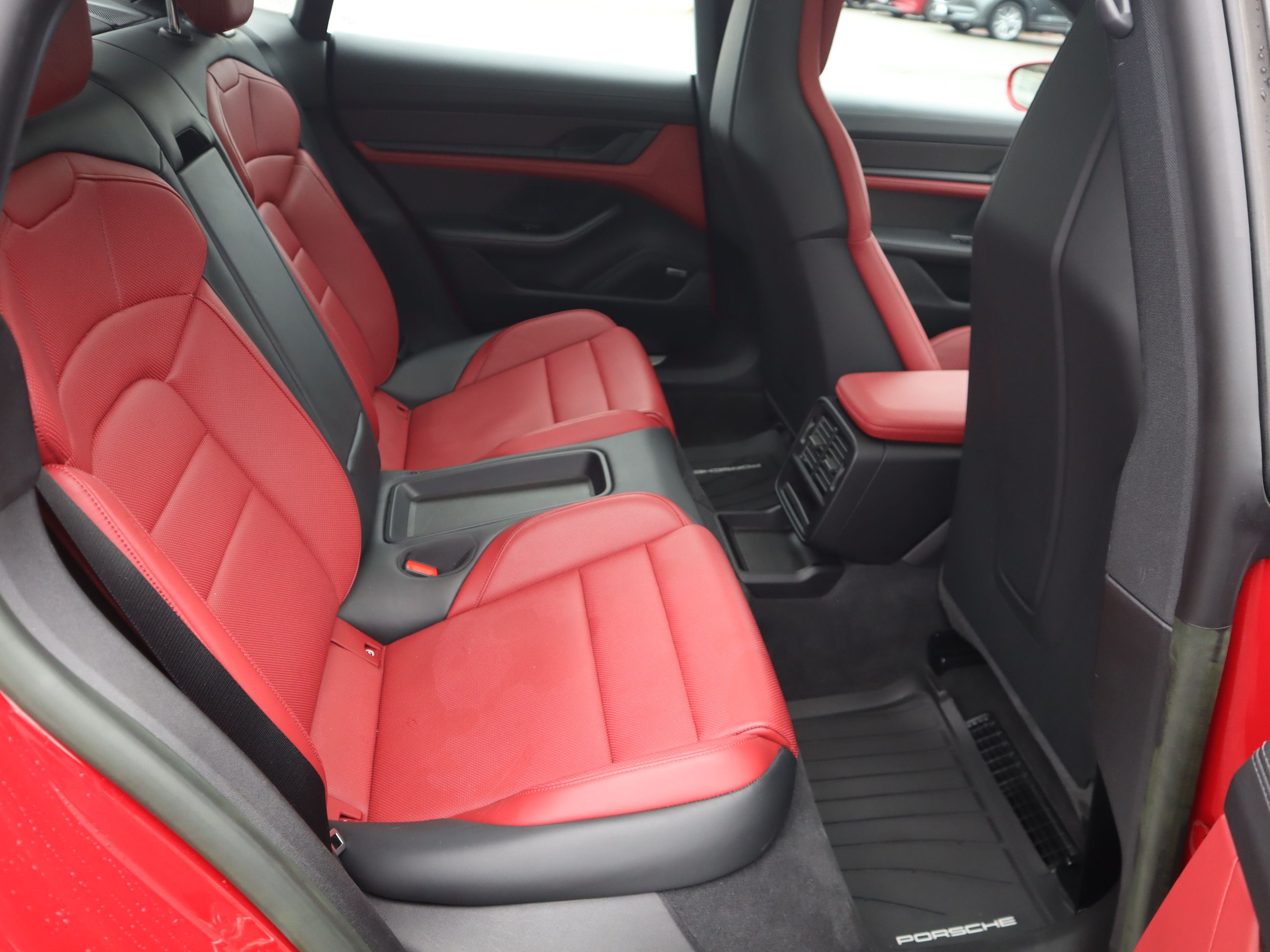 Porsche Taycan  2023 à Vancouver, Colombie-Britannique