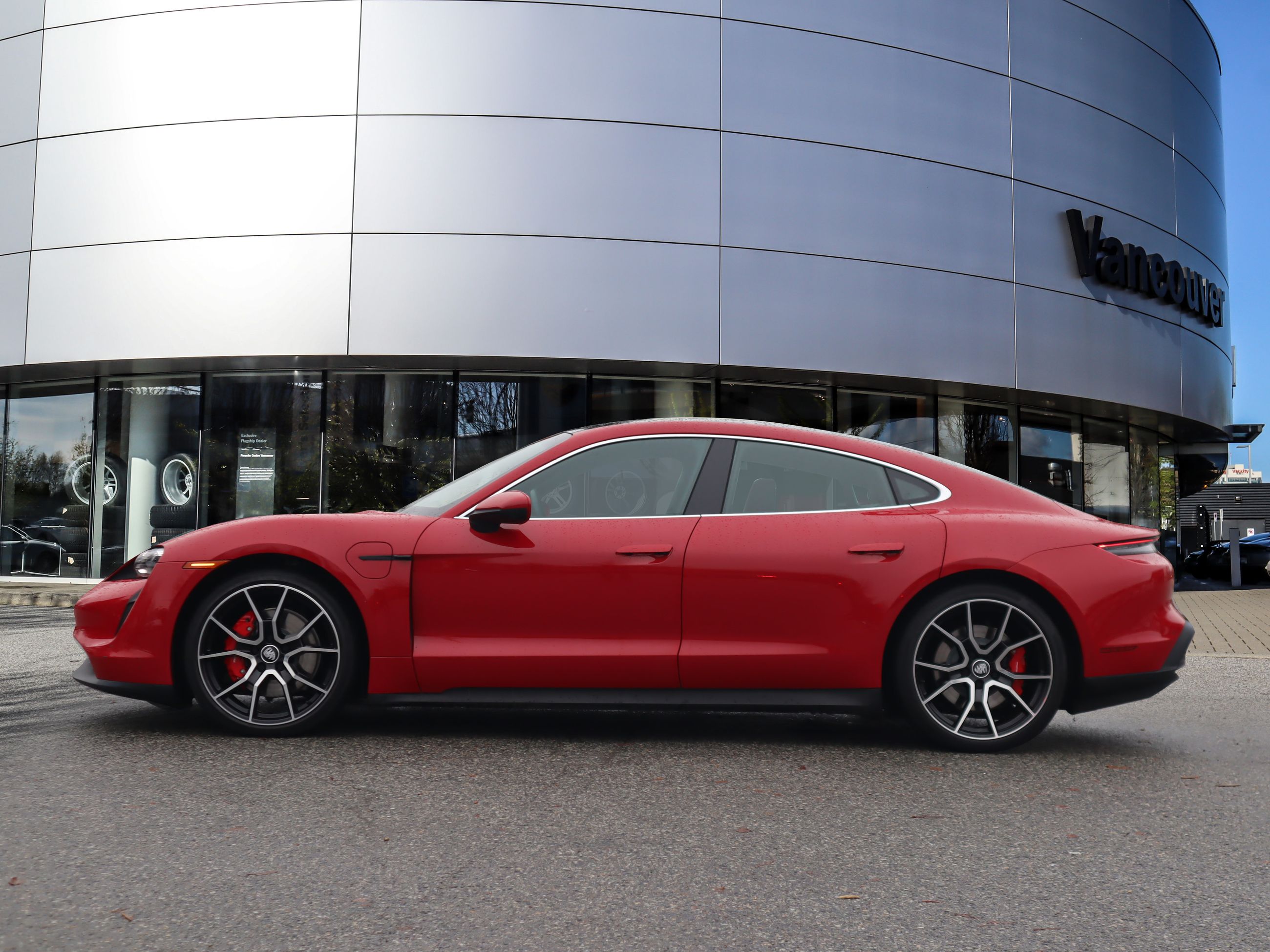 Porsche Taycan  2023 à Vancouver, Colombie-Britannique