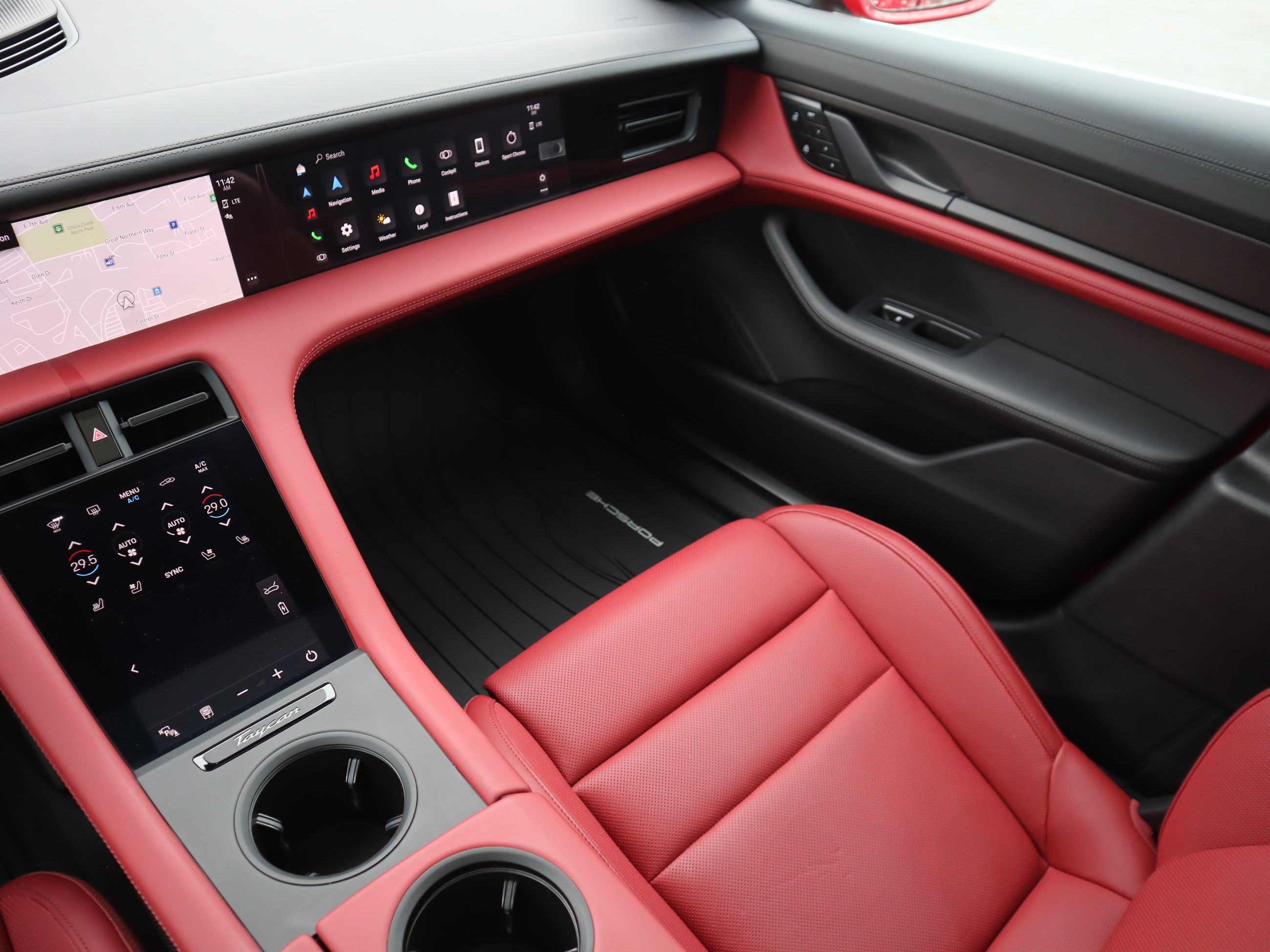 Porsche Taycan  2023 à Vancouver, Colombie-Britannique