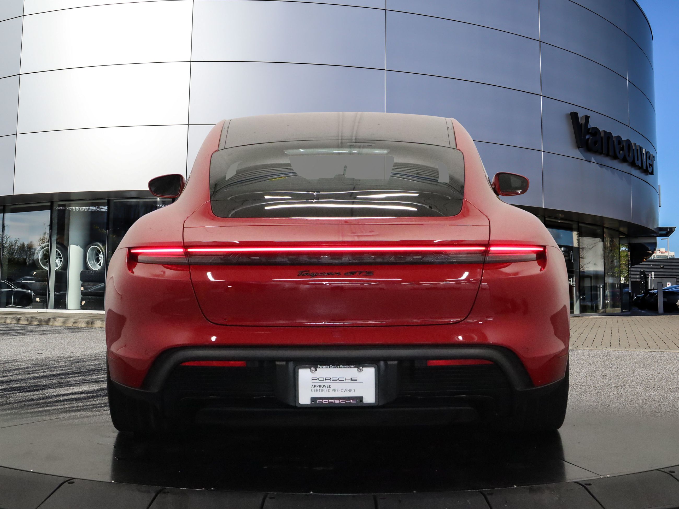 Porsche Taycan  2024 à Vancouver, Colombie-Britannique