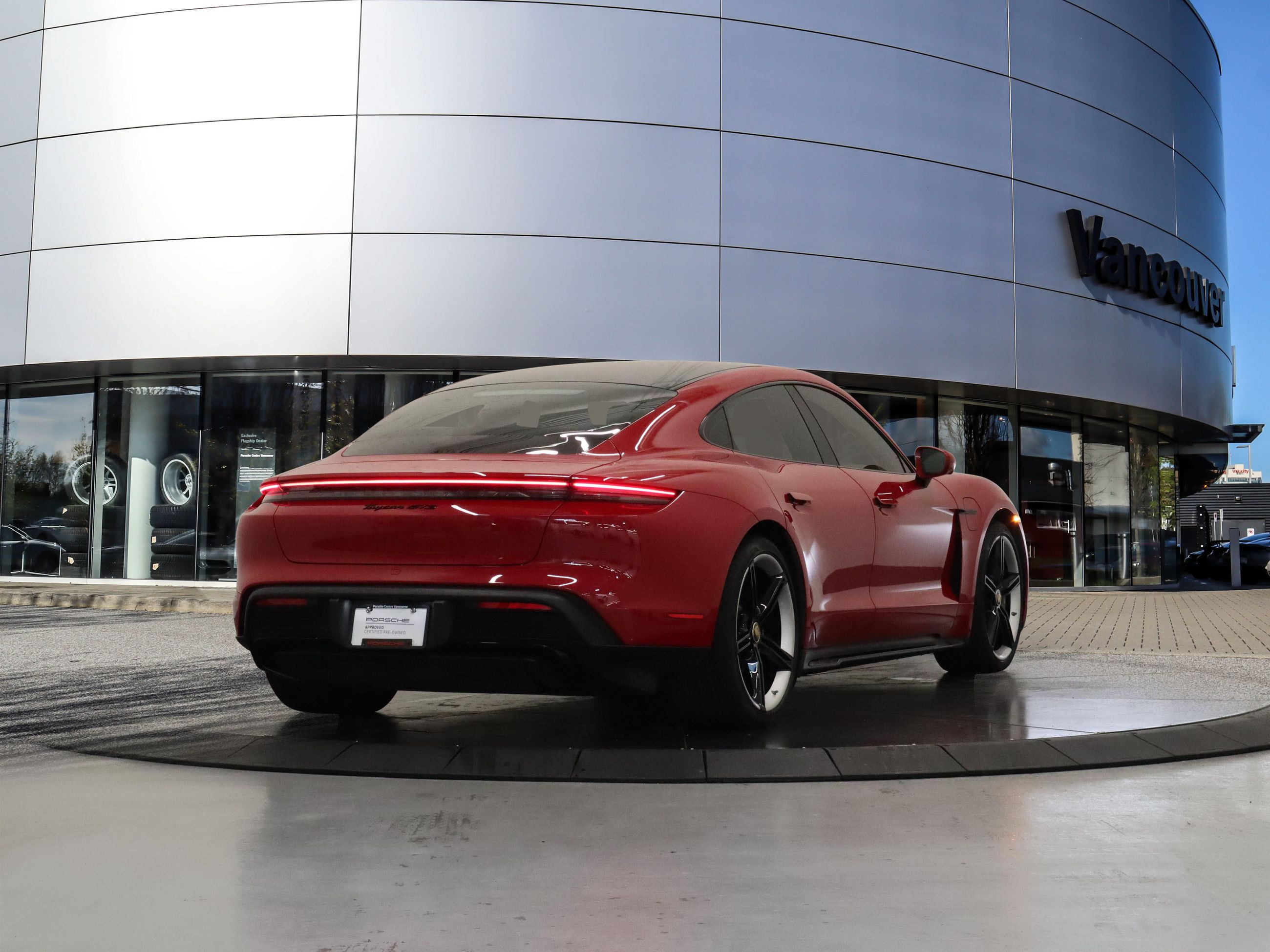 Porsche Taycan  2024 à Vancouver, Colombie-Britannique