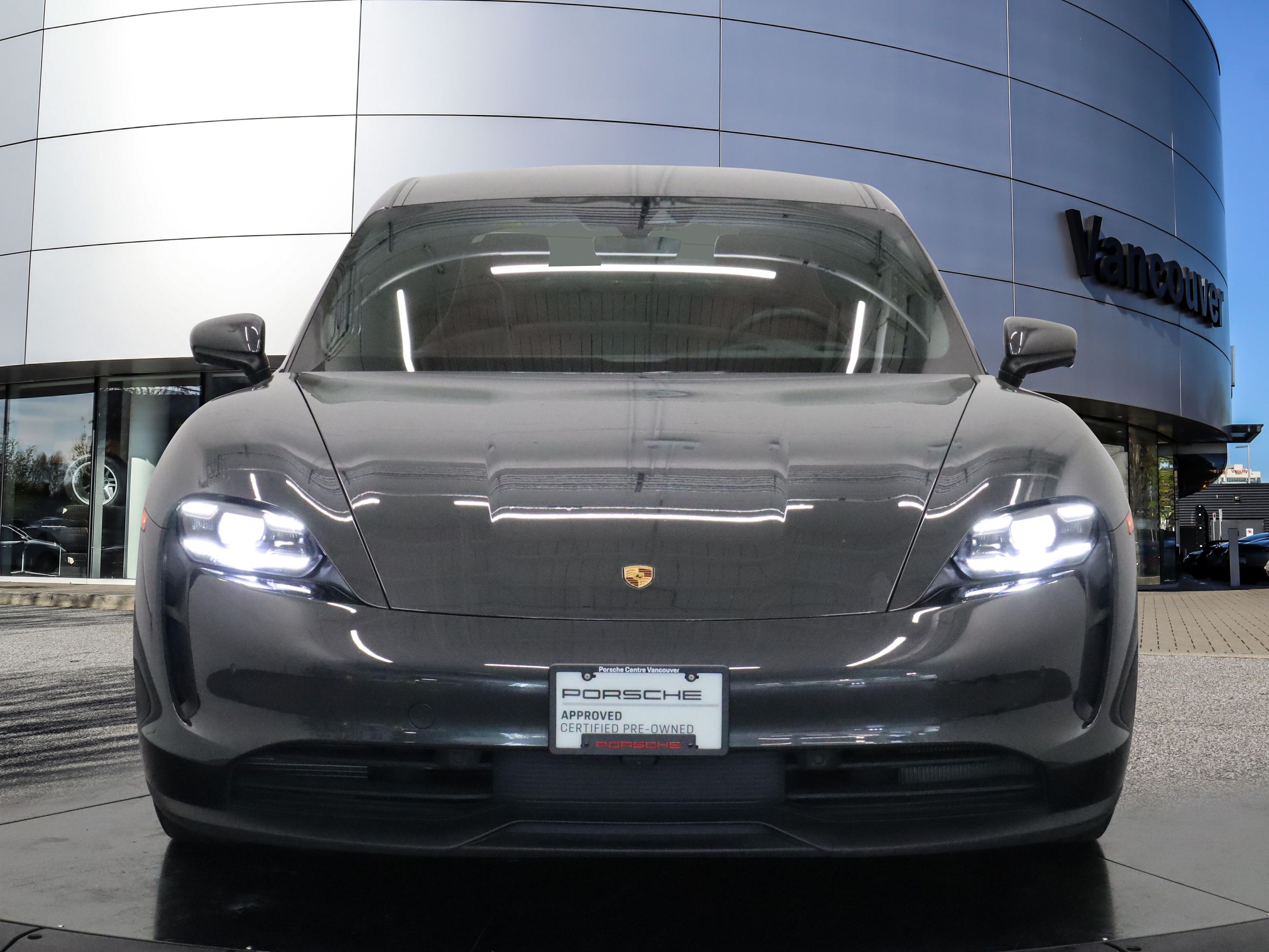 Porsche Taycan  2024 à Vancouver, Colombie-Britannique