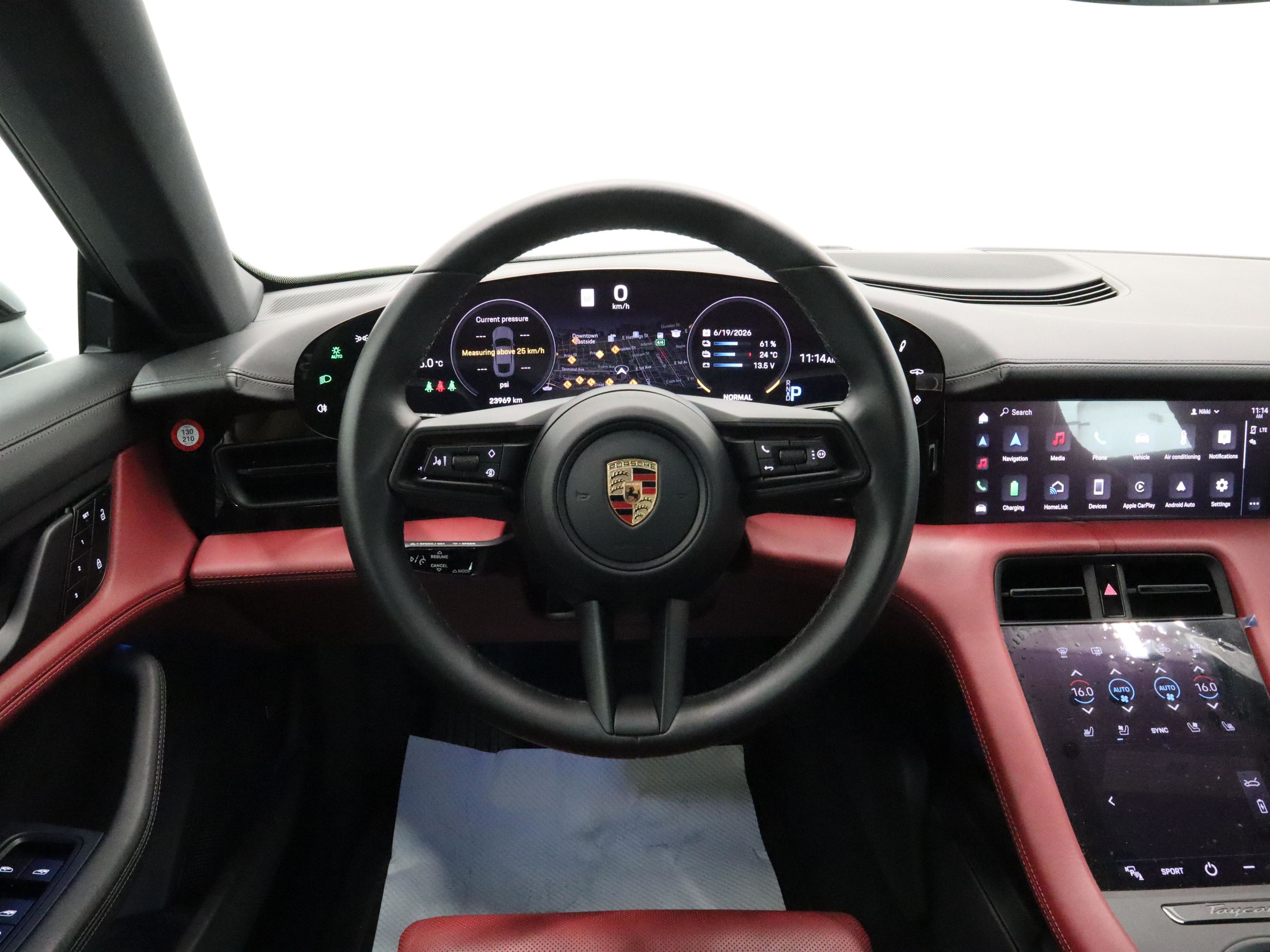 Porsche Taycan  2024 à Vancouver, Colombie-Britannique