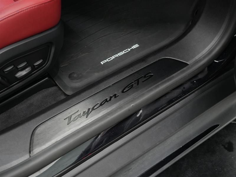 Porsche Taycan  2024 à Vancouver, Colombie-Britannique