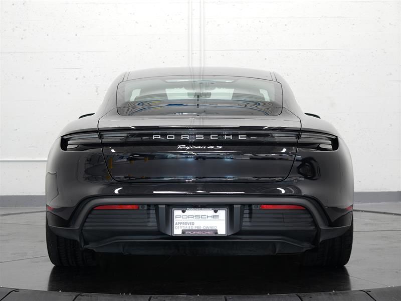 Porsche Taycan  2024 à Vancouver, Colombie-Britannique