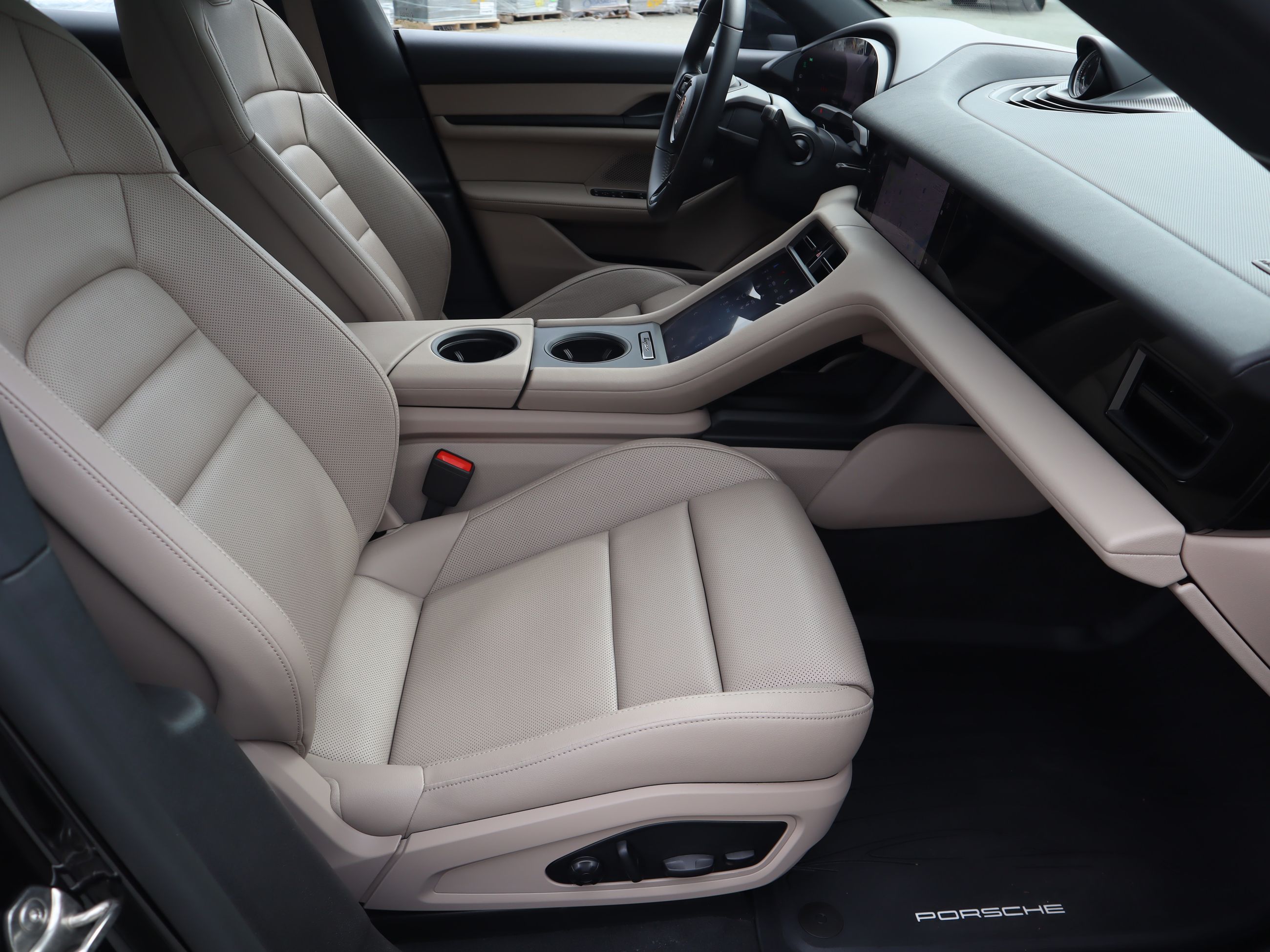 Porsche Taycan  2025 à Vancouver, Colombie-Britannique