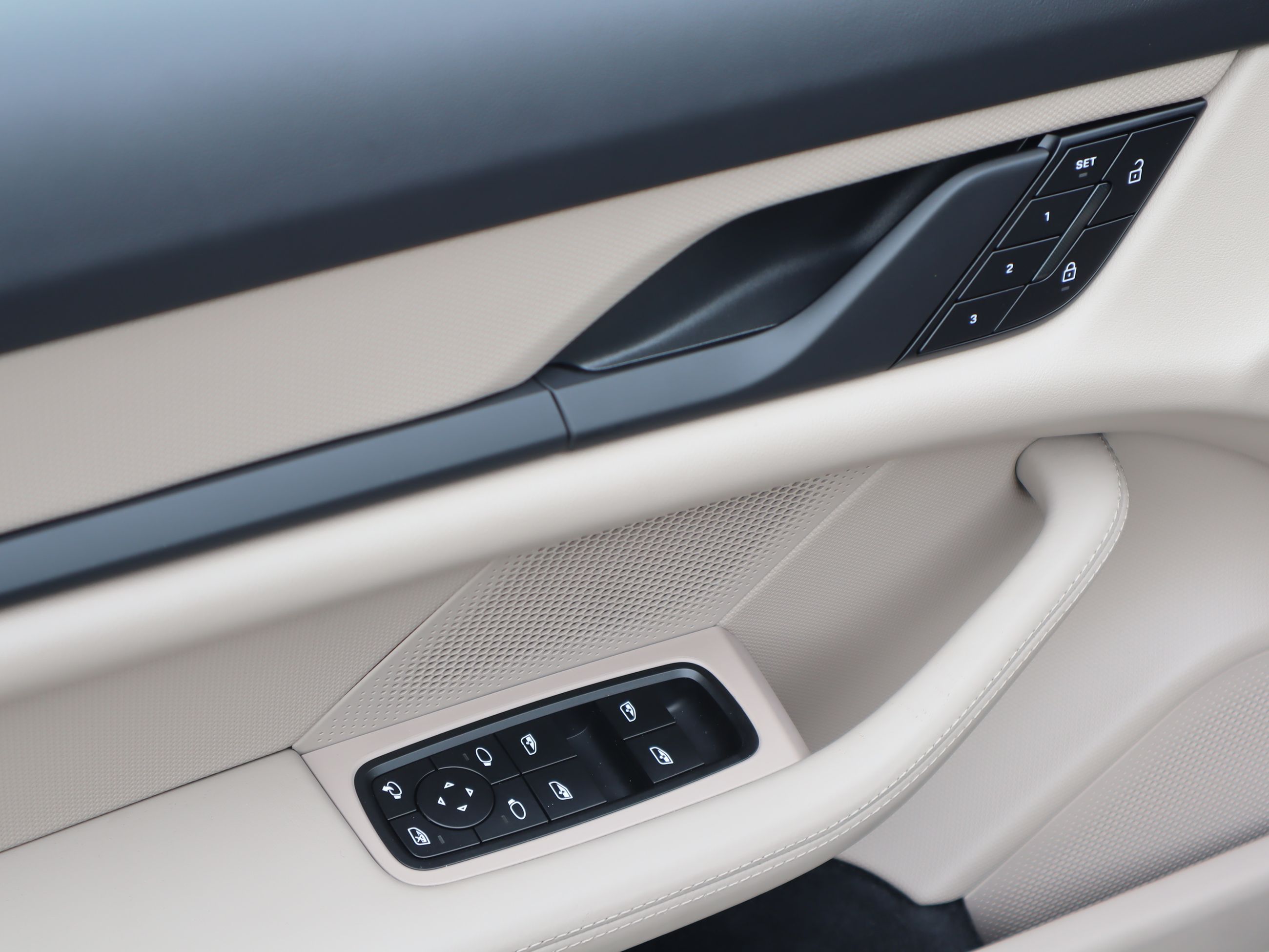 Porsche Taycan  2025 à Vancouver, Colombie-Britannique