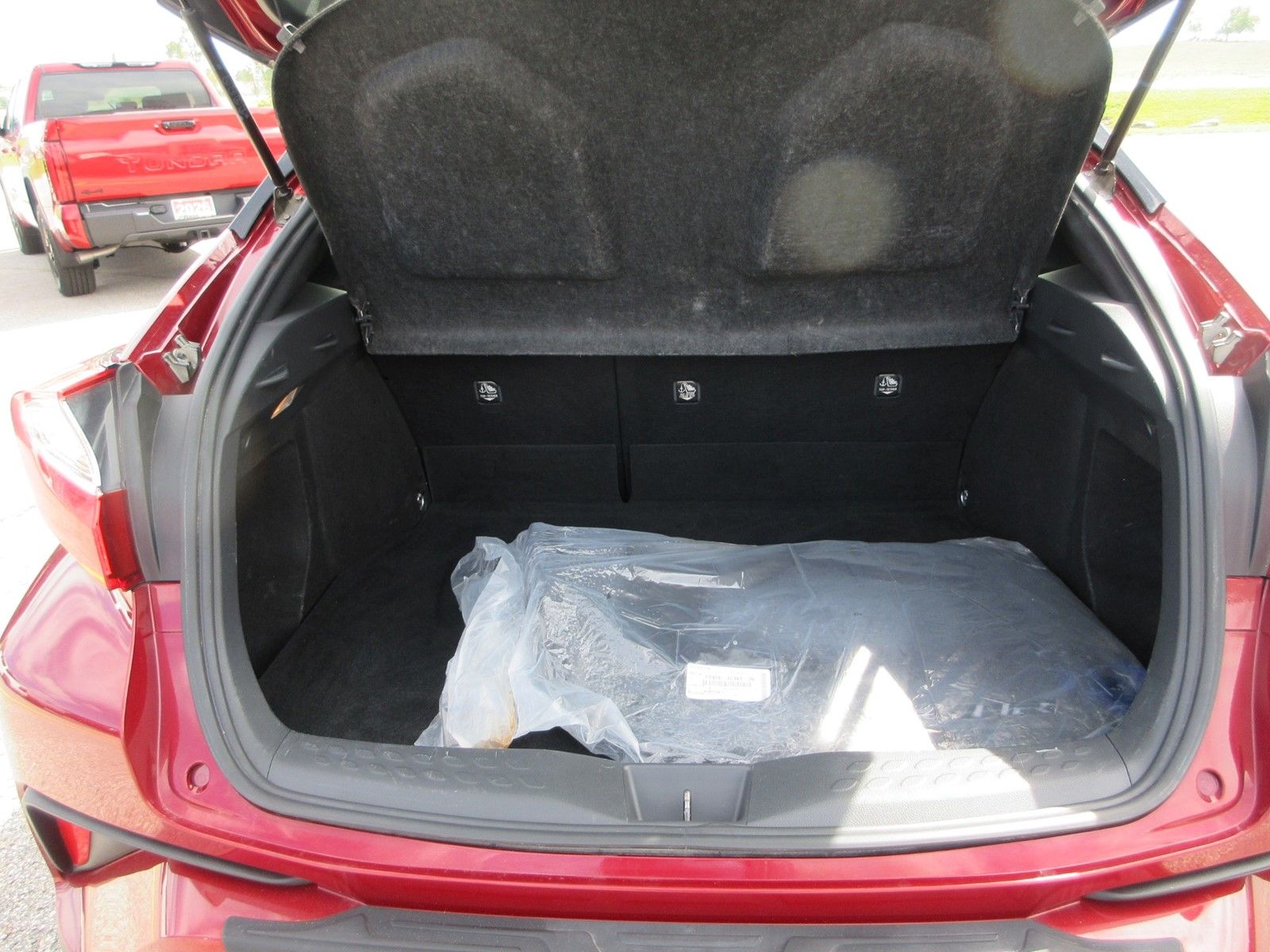 Photo 2019 Toyota C-HR XLE #5
