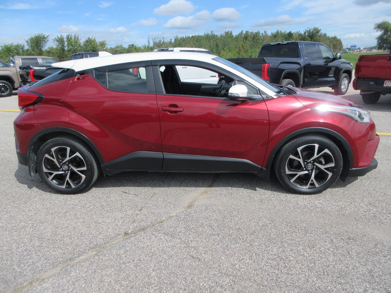 Photo 2019 Toyota C-HR XLE #7