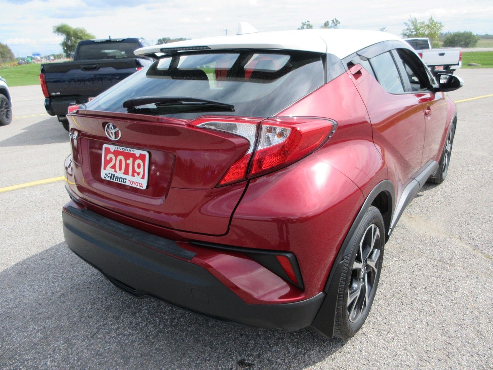 Photo 2019 Toyota C-HR XLE #6