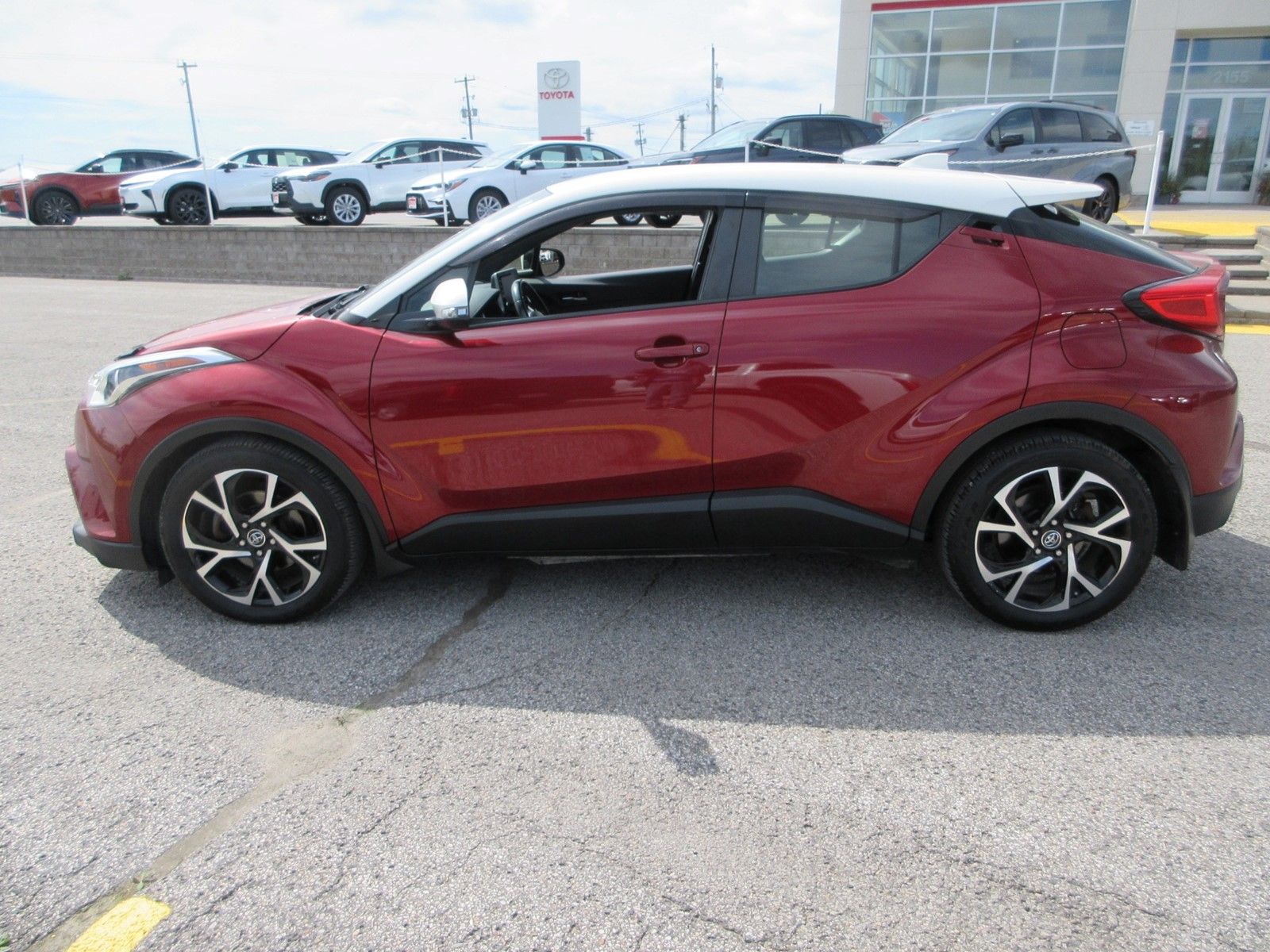 Photo 2019 Toyota C-HR XLE #2