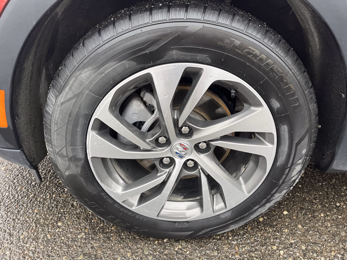 Photo 2023 Buick Envision Essence #4