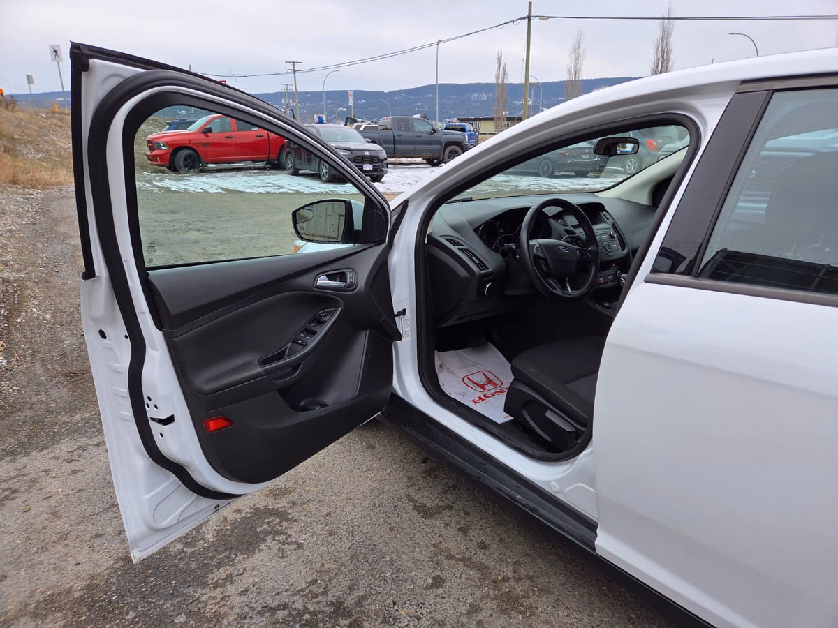 Photo 2018 Ford Focus SE #8