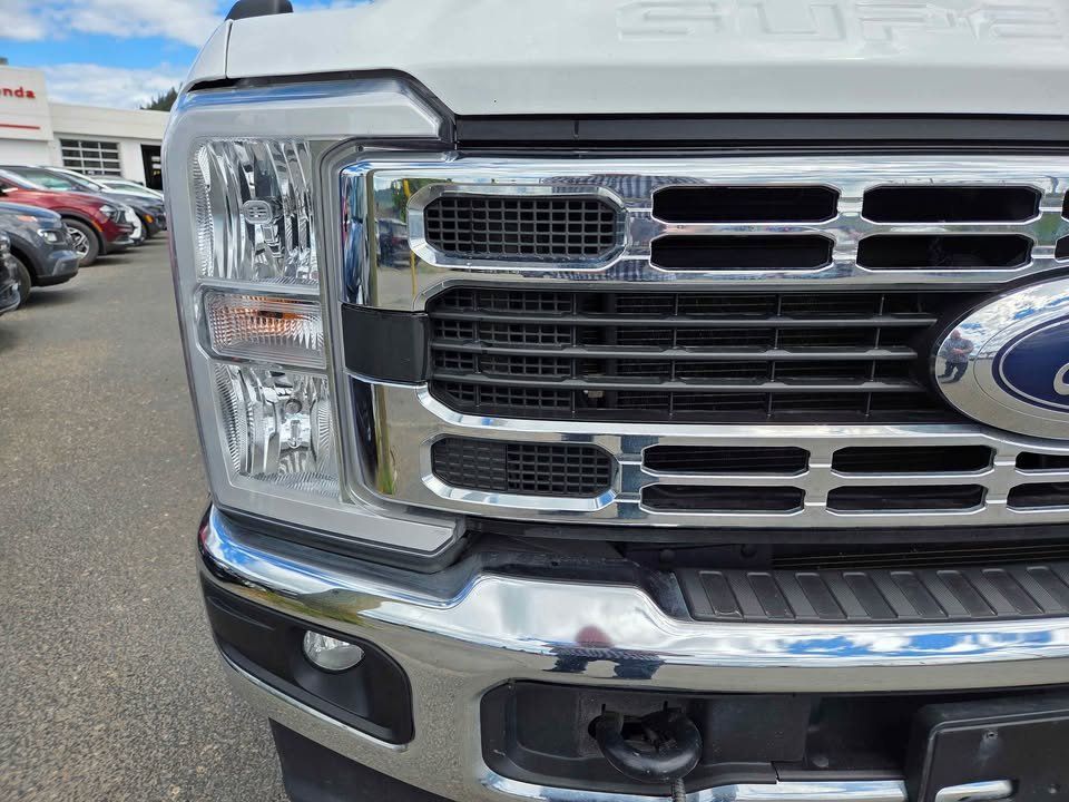 Photo 2023 Ford Super Duty F-350 SRW XLT #5