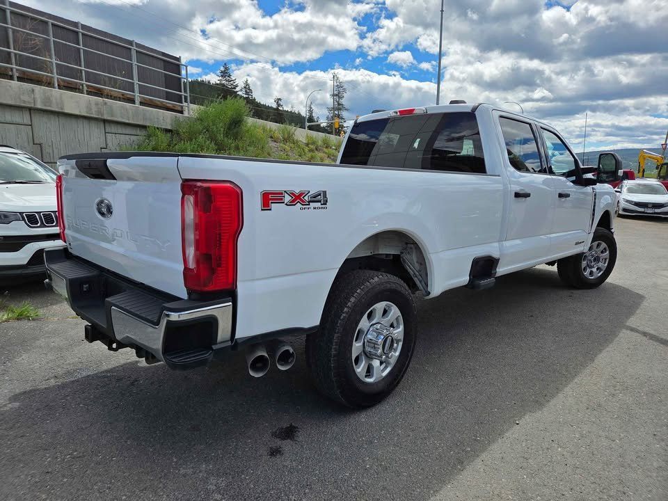 Photo 2023 Ford Super Duty F-350 SRW XLT #8