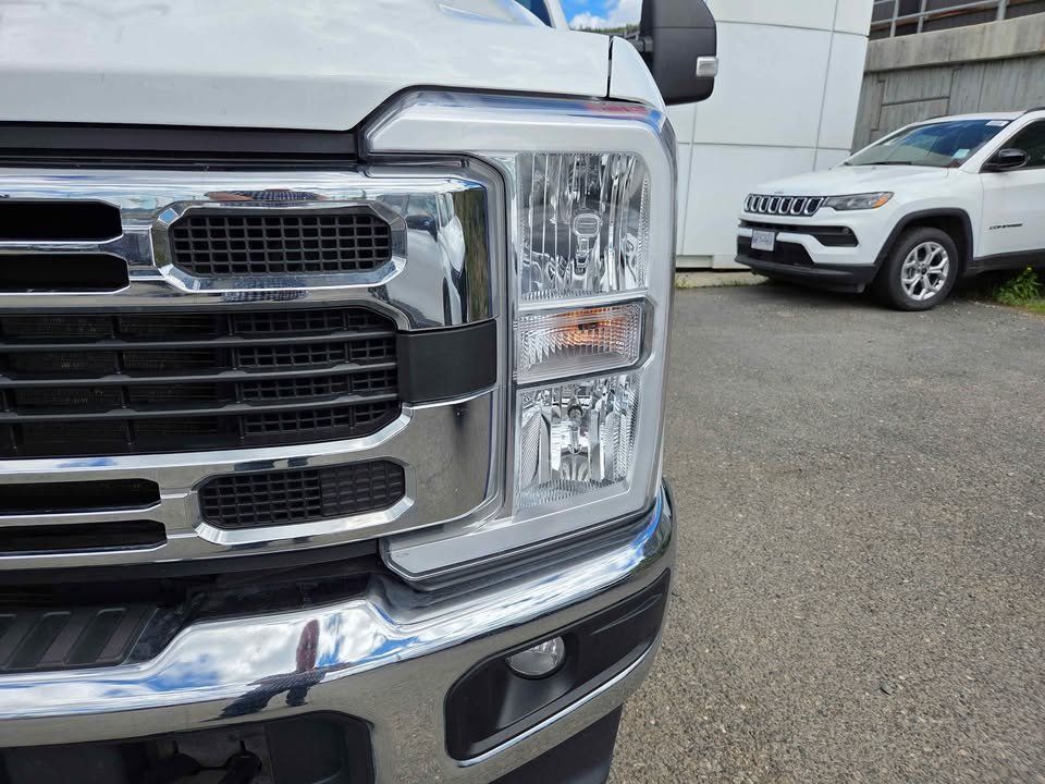 Photo 2023 Ford Super Duty F-350 SRW XLT #3