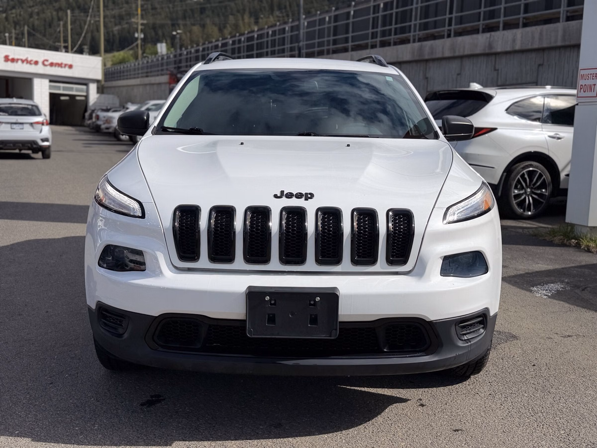 Photo 2016 Jeep Cherokee Altitude #2