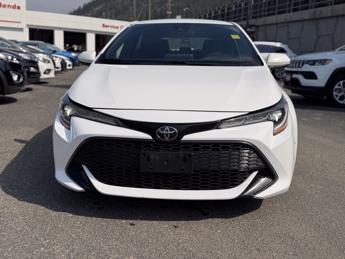 Photo 2021 Toyota Corolla Hatchback BASE #2