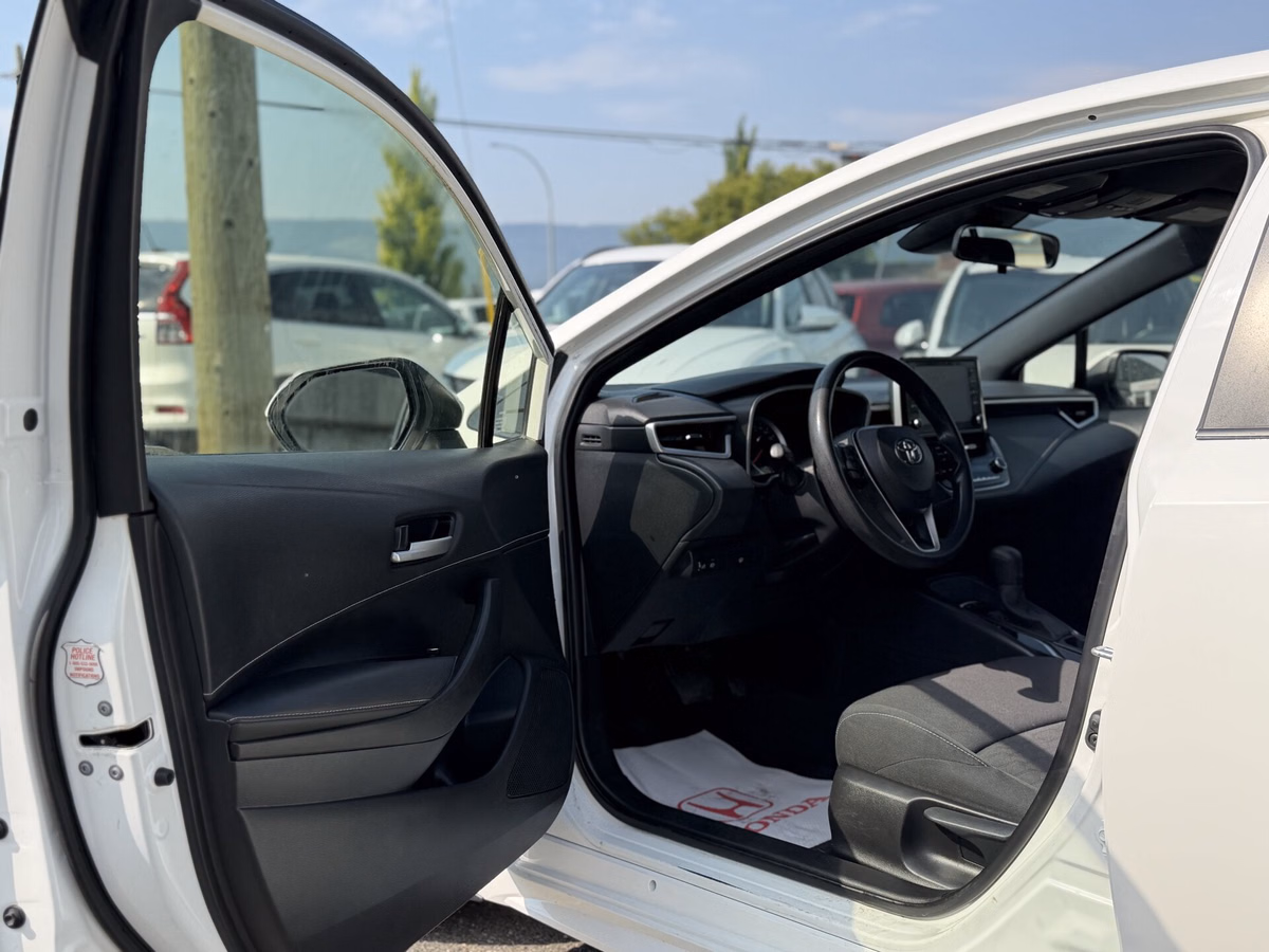 Photo 2021 Toyota Corolla Hatchback BASE #8