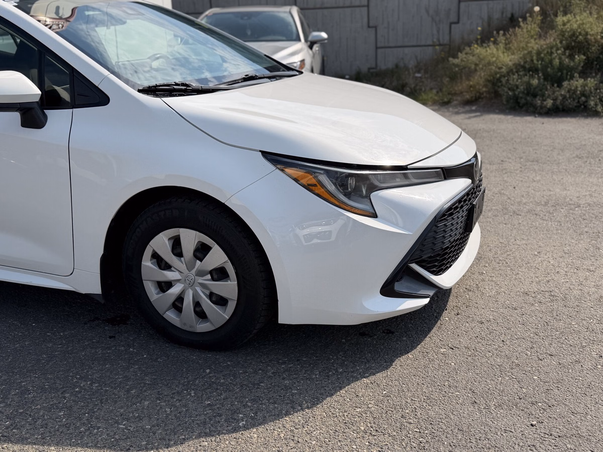 Photo 2021 Toyota Corolla Hatchback BASE #4