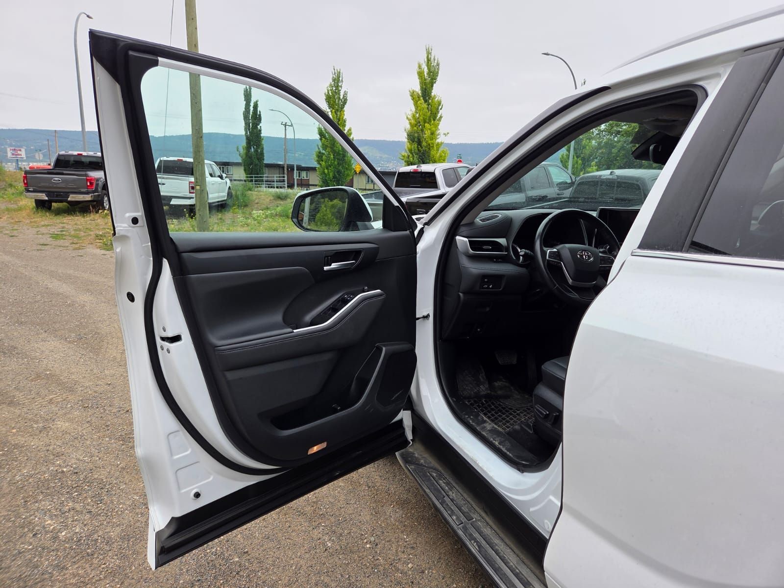 Photo 2023 Toyota Highlander Hybrid XLE #8