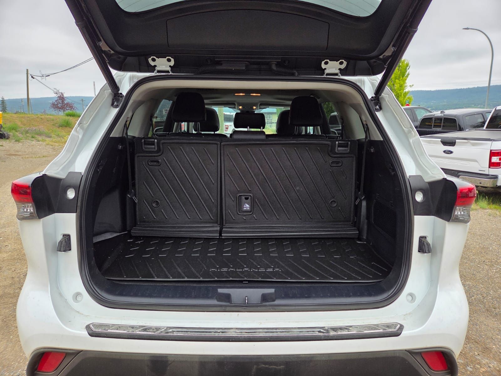 Photo 2023 Toyota Highlander Hybrid XLE #6