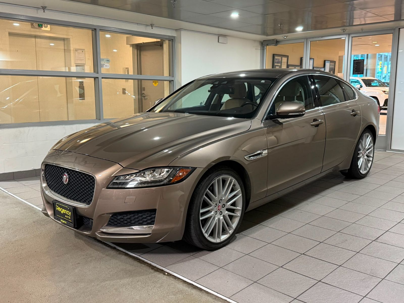 2016 Jaguar XFPrestige Prestige