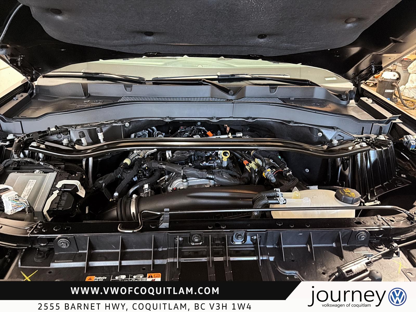 Photo 2025 Ford Explorer Platinum 4WD #8