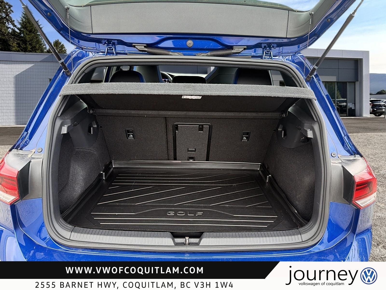 Photo 2024 Volkswagen Golf R 2.0T 7Sp at DSG w/Tip #6