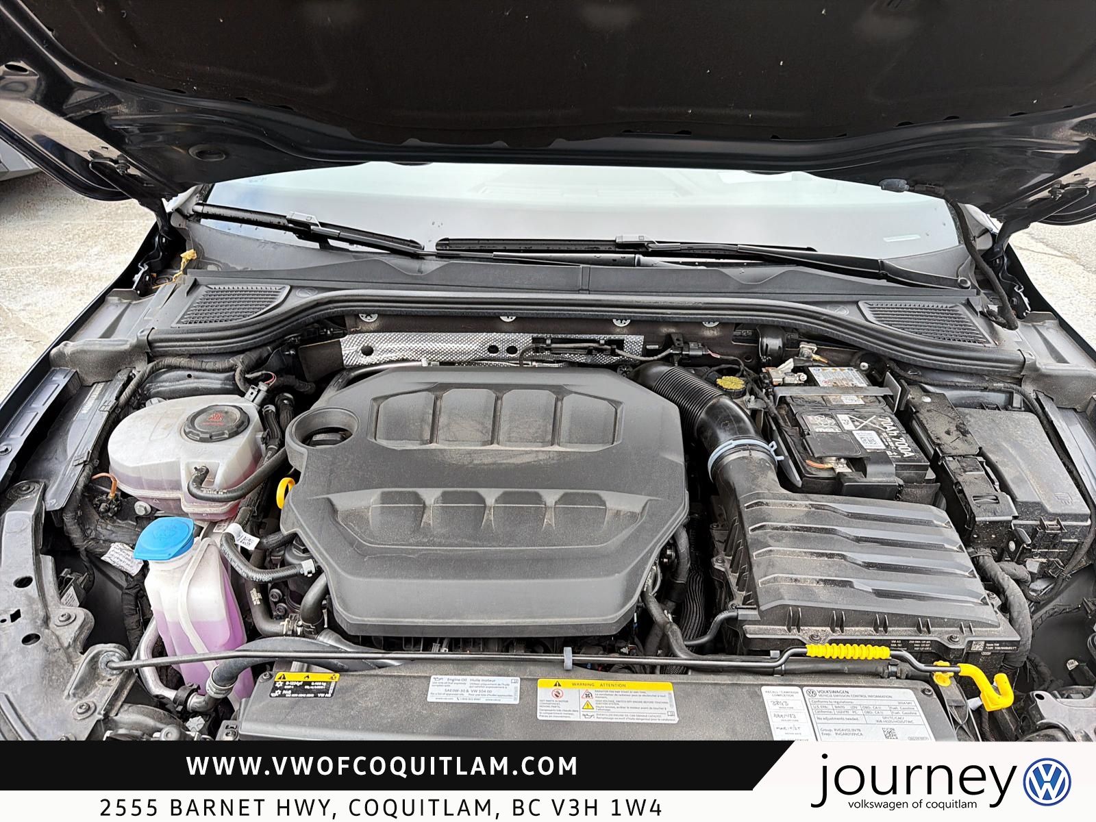 Photo 2024 Volkswagen Golf R 2.0T 7Sp at DSG w/Tip #8