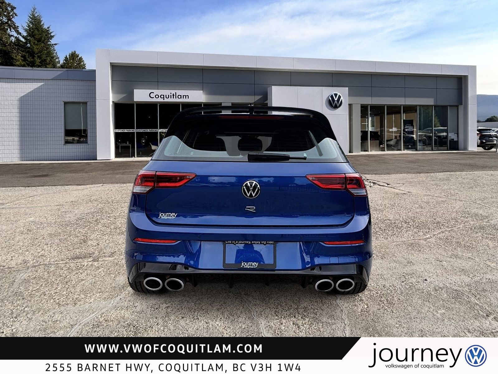 Photo 2024 Volkswagen Golf R 2.0T 7Sp at DSG w/Tip #3