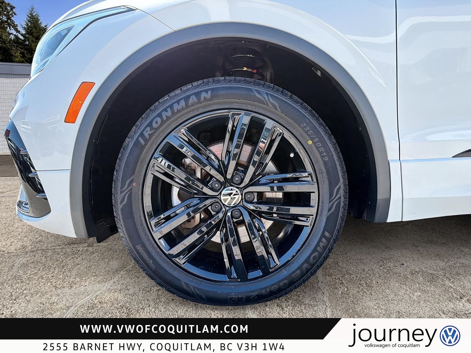 Photo 2022 Volkswagen Tiguan Comfortline R-Line Black 2.0T 8sp at w/Tip 4M #7