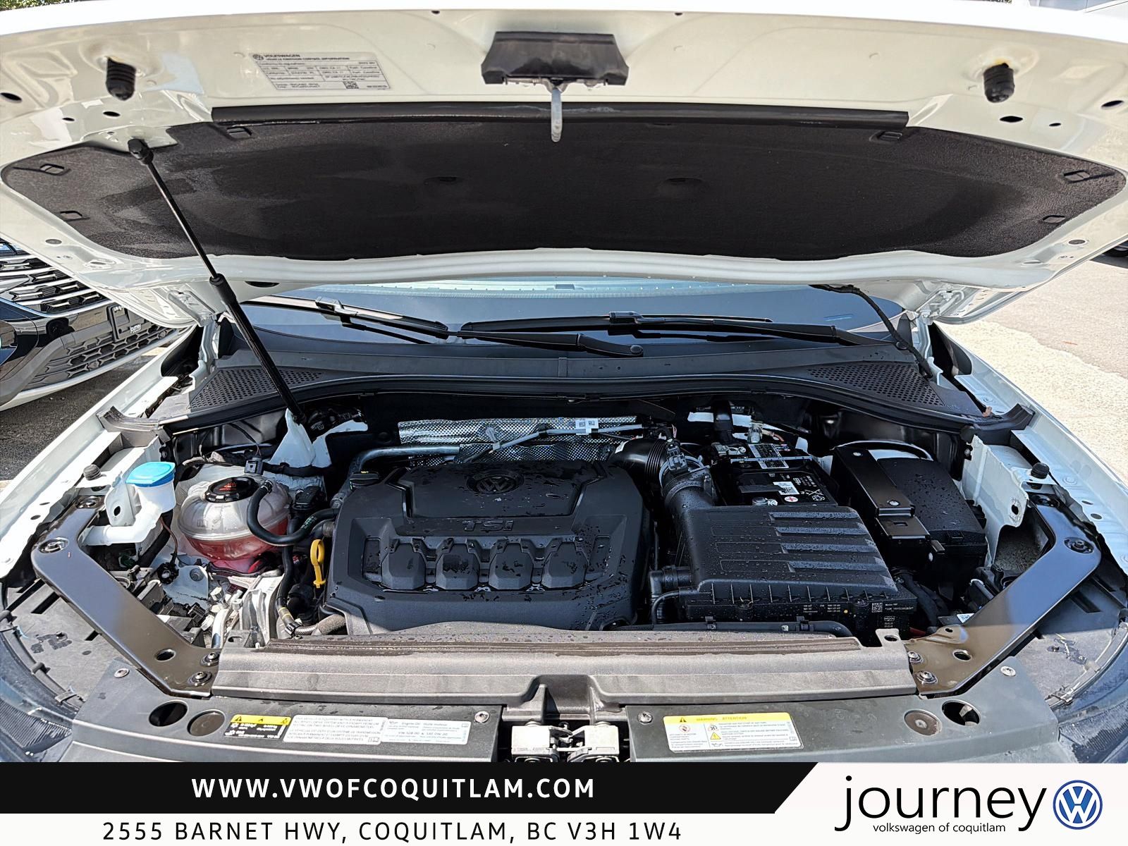 Photo 2022 Volkswagen Tiguan Comfortline R-Line Black 2.0T 8sp at w/Tip 4M #8
