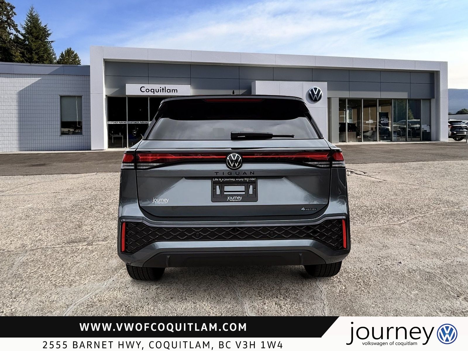 Photo 2025 Volkswagen Tiguan Comfortline R-Line Black Edition 4MOTION #3