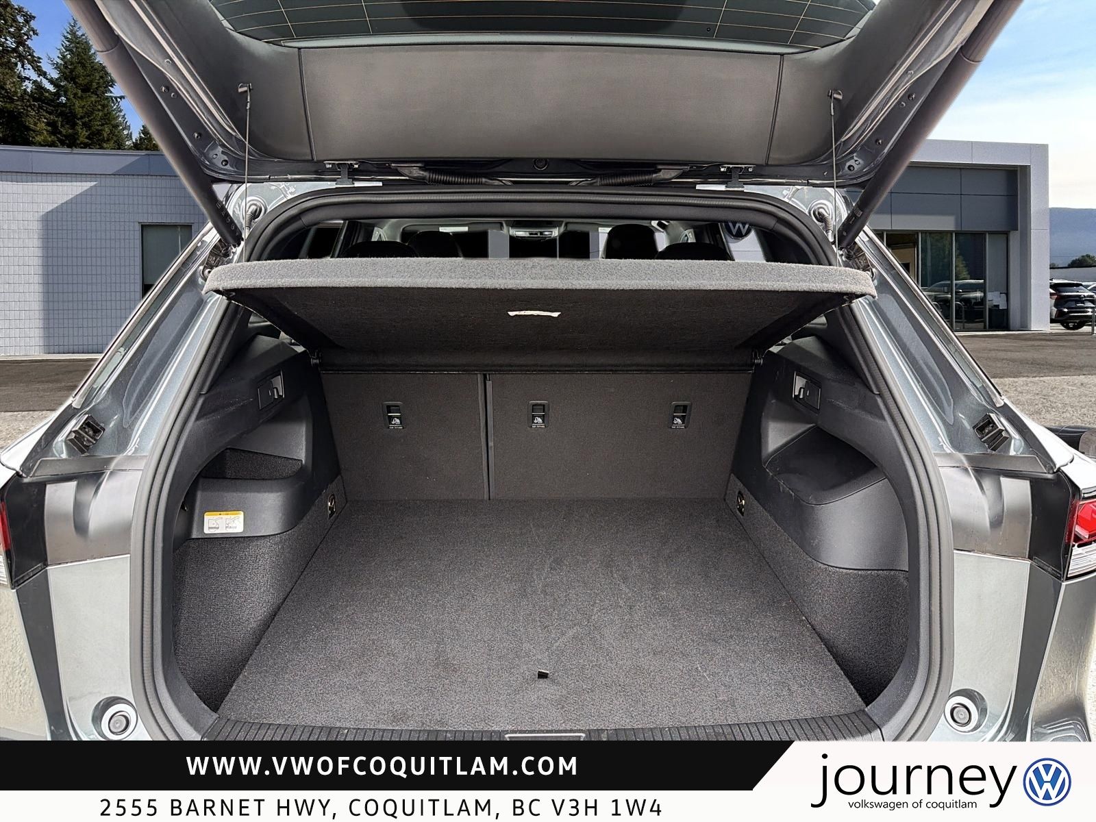 Photo 2025 Volkswagen Tiguan Comfortline R-Line Black Edition 4MOTION #6