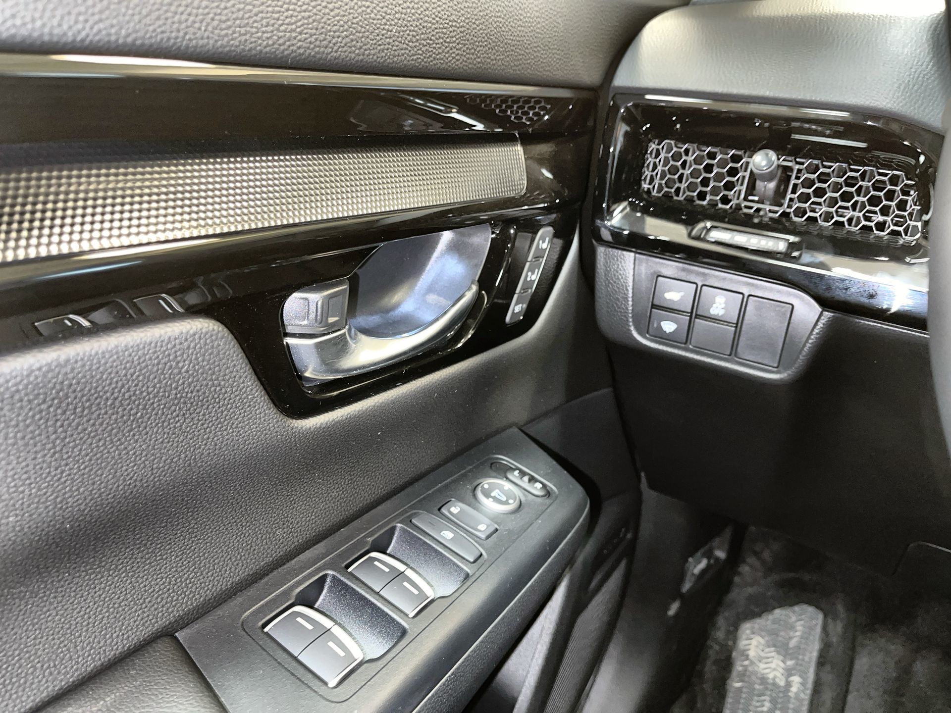 2025 Honda CR-V HYBRID in Regina, Saskatchewan