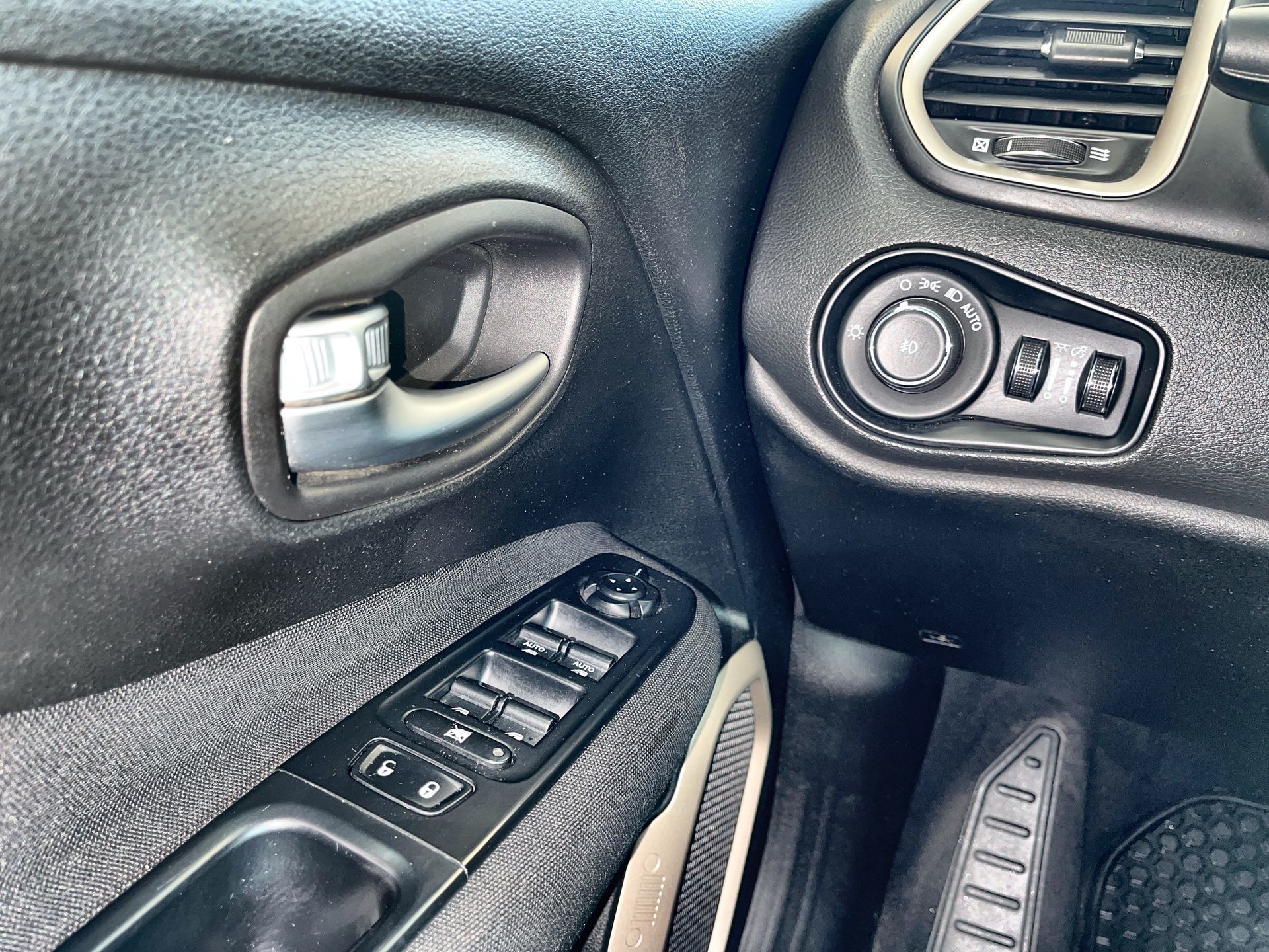 2016 Jeep Renegade 4x4 in Regina, Saskatchewan