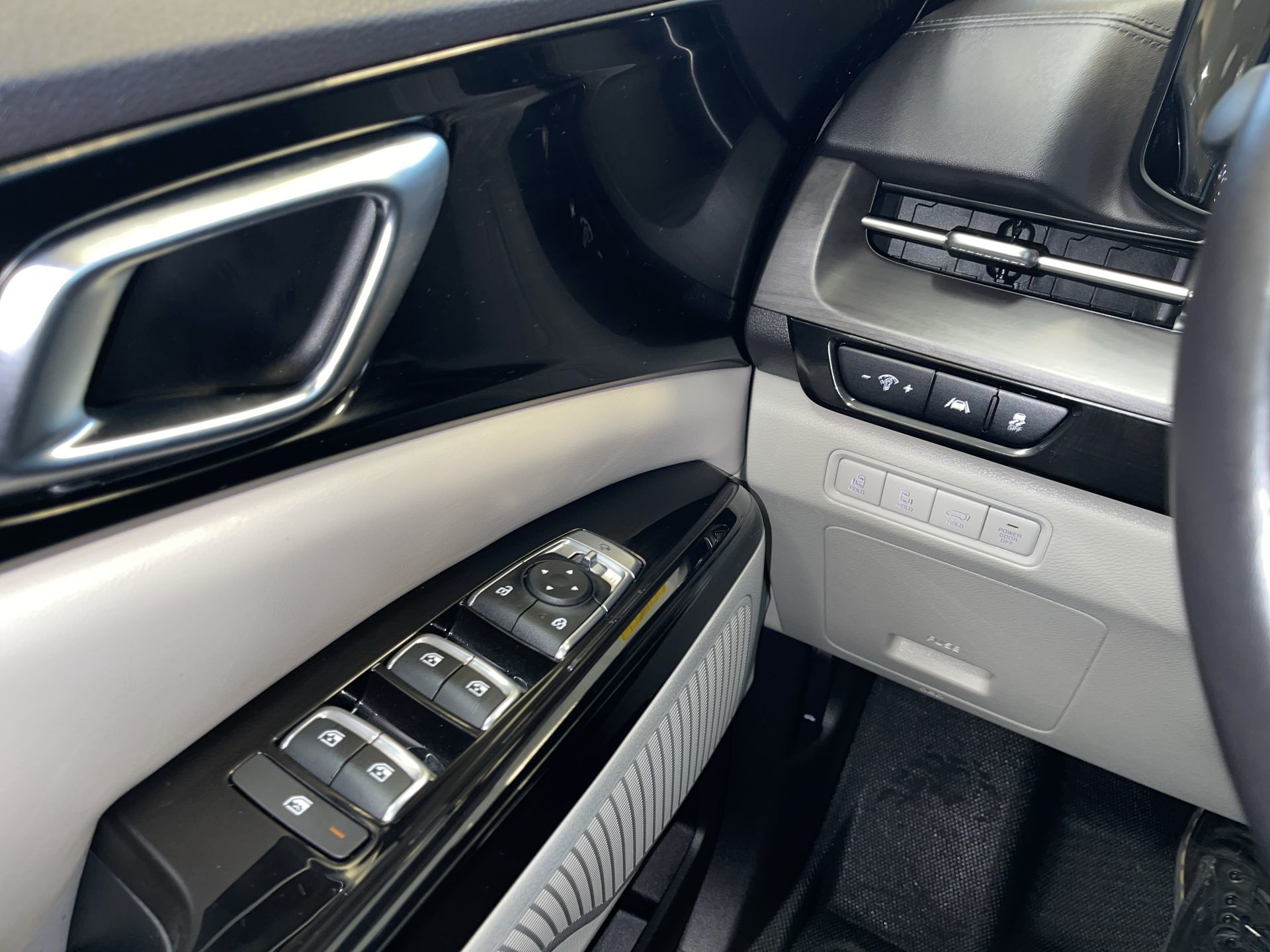 2023 Kia Carnival in Regina, Saskatchewan