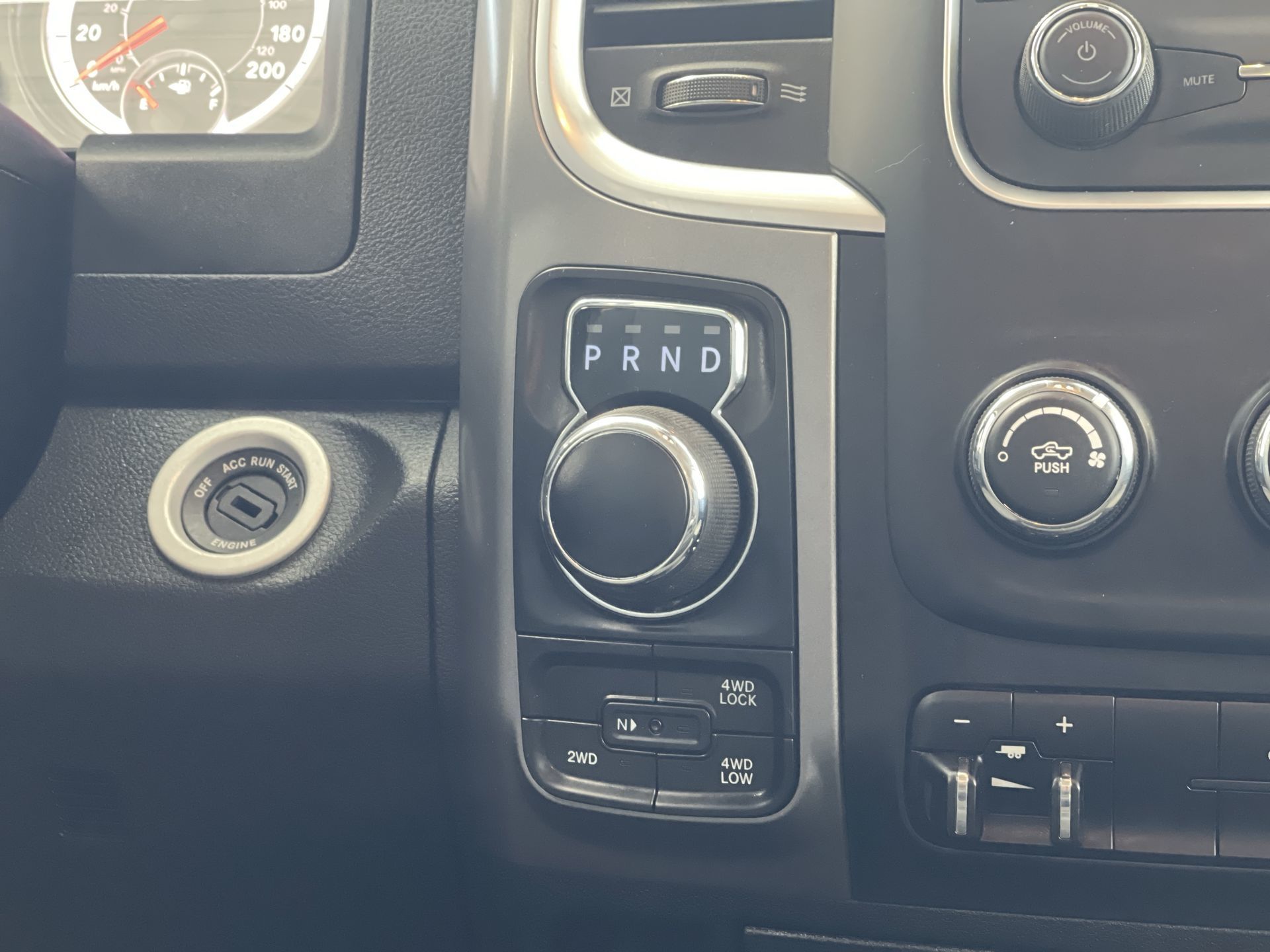 2023 Ram RAM 1500 Classic Crew Cab 4x4 (DS)